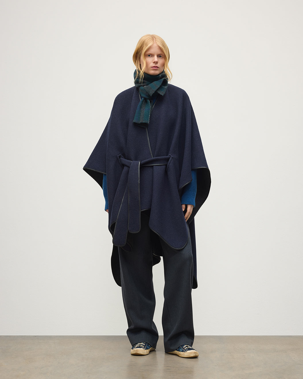 Johnstons of Elgin - Charcoal Belted Cape with Leather Binding