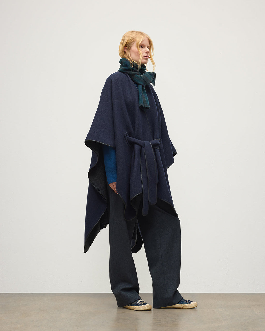 Johnstons of Elgin - Charcoal Belted Cape with Leather Binding
