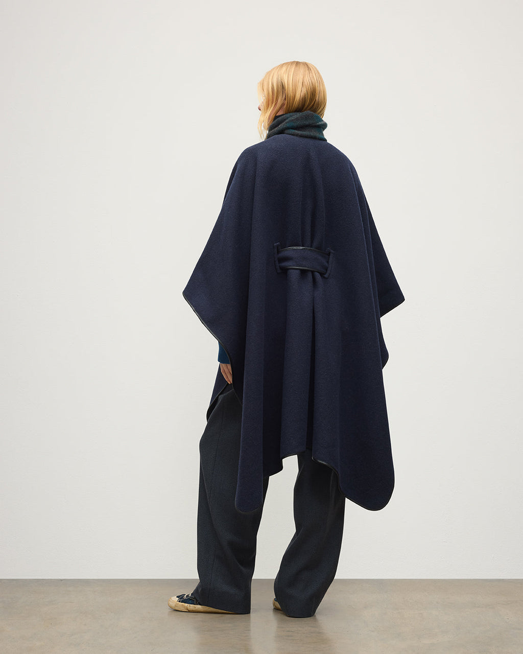 Johnstons of Elgin - Charcoal Belted Cape with Leather Binding