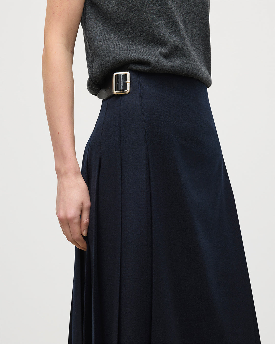 Johnstons of Elgin - Le Kilt | Johnstons of Elgin Navy Long Kilt
