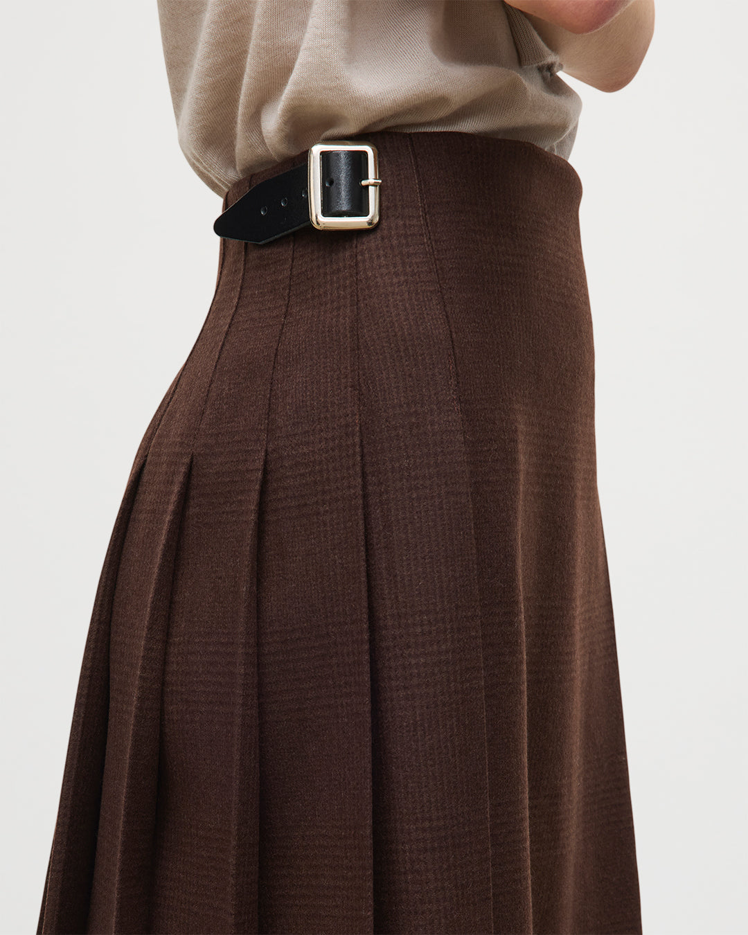 Johnstons of Elgin - Le Kilt | Johnstons of Elgin Brown Kilt
