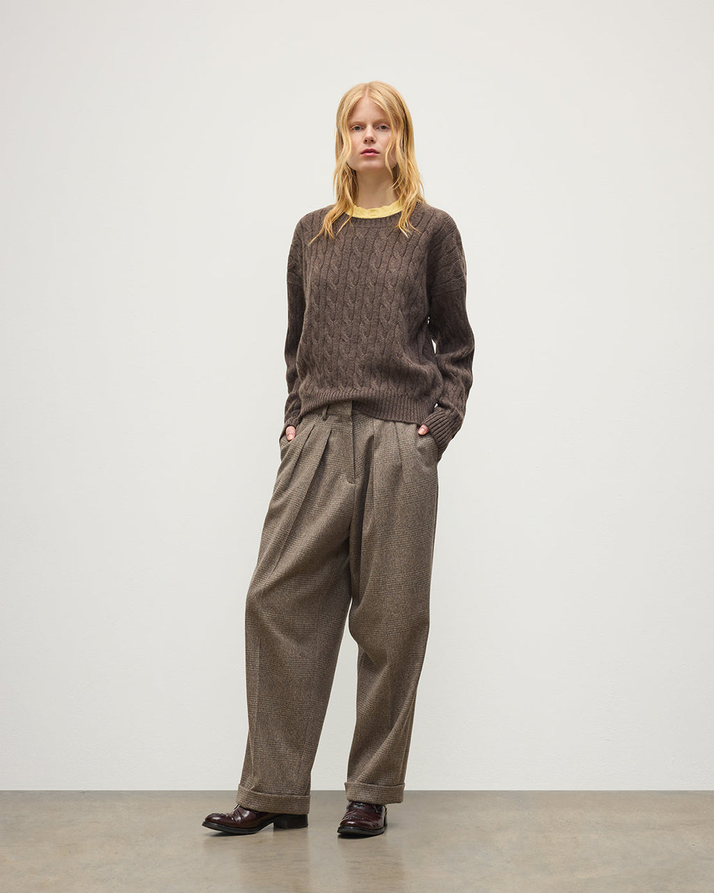 Johnstons of Elgin - Macara Natural Pleated Trousers