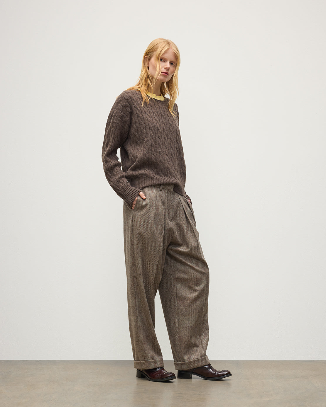 Johnstons of Elgin - Macara Natural Pleated Trousers