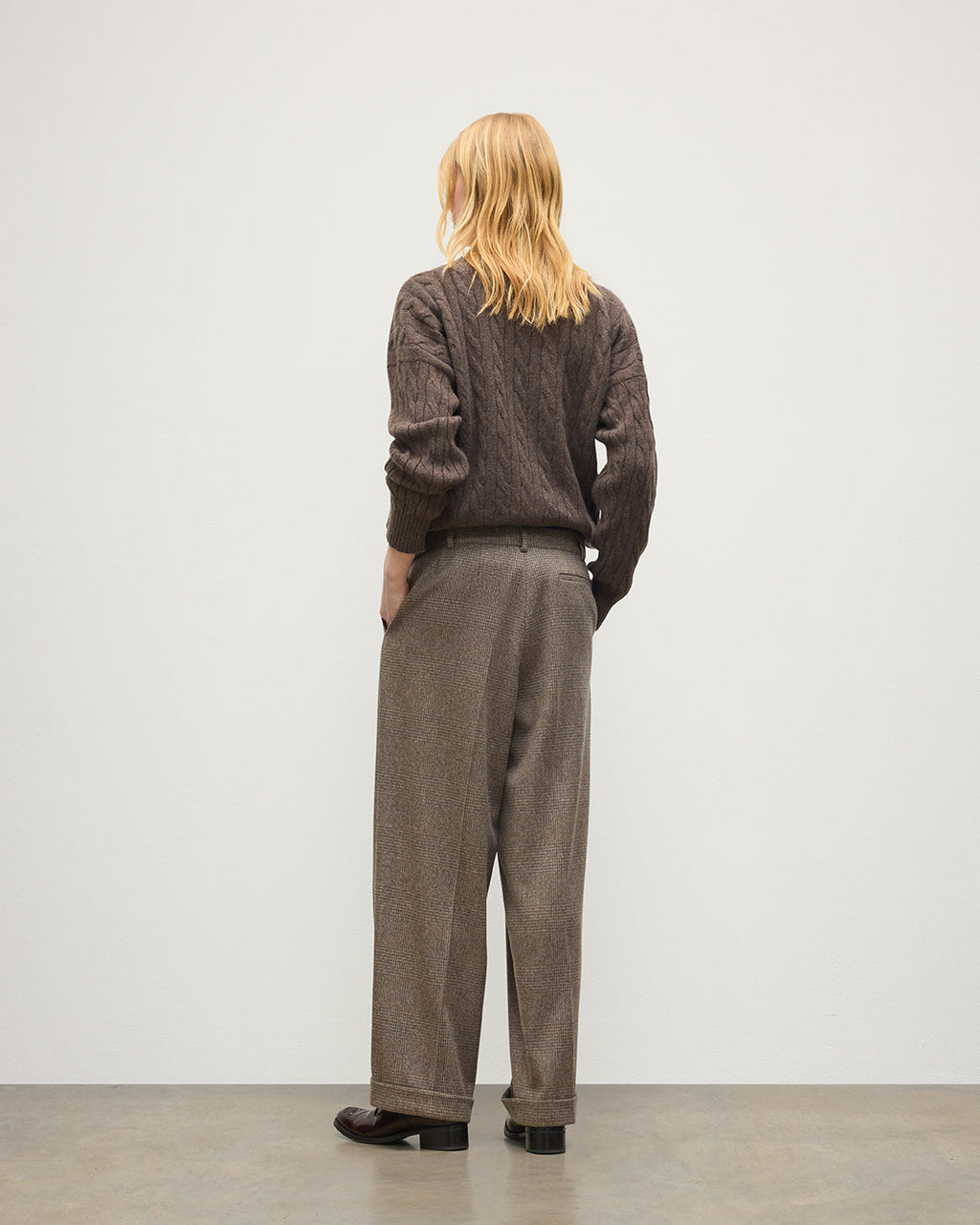 Johnstons of Elgin - Macara Natural Pleated Trousers
