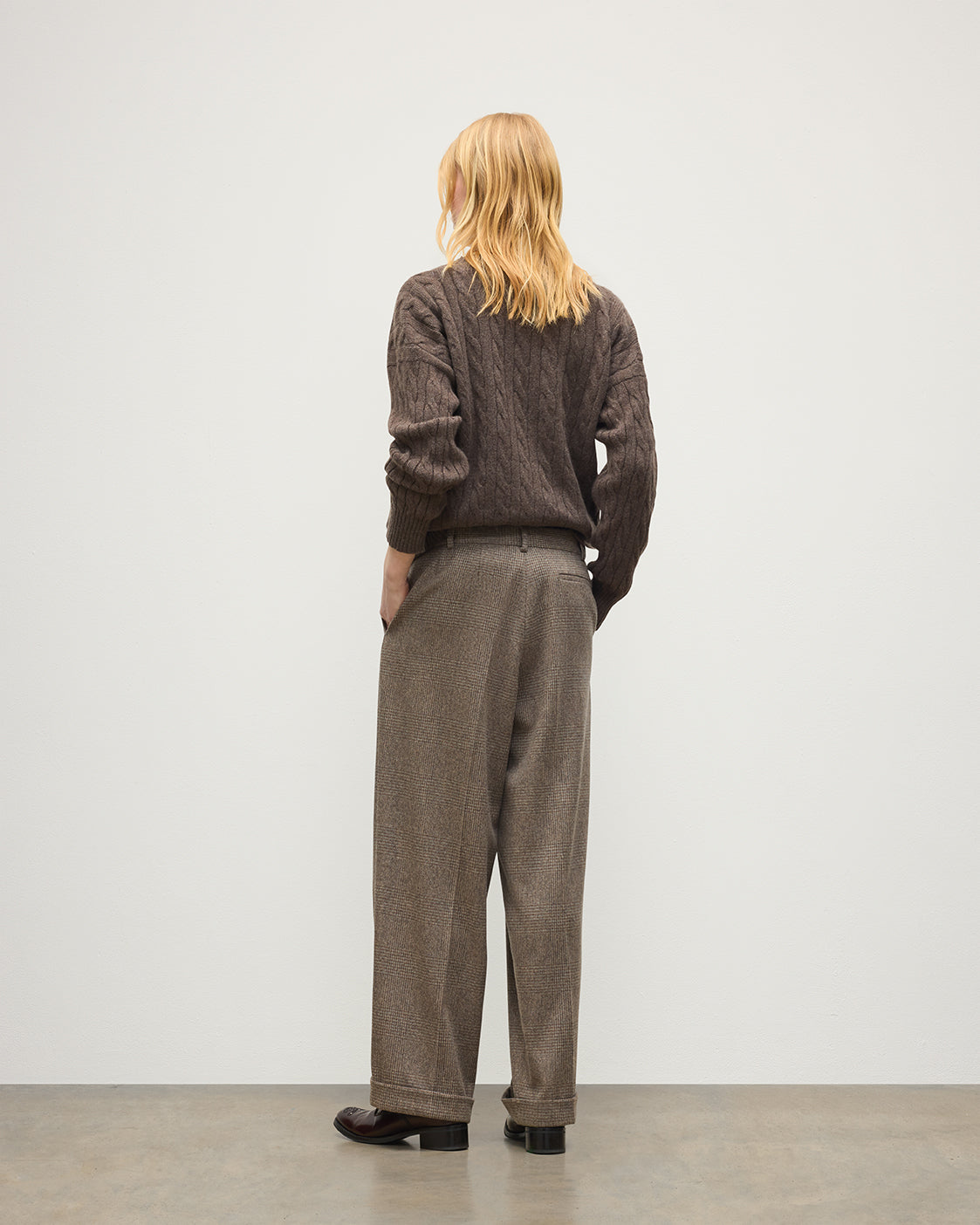 Johnstons of Elgin - Macara Natural Pleated Trousers