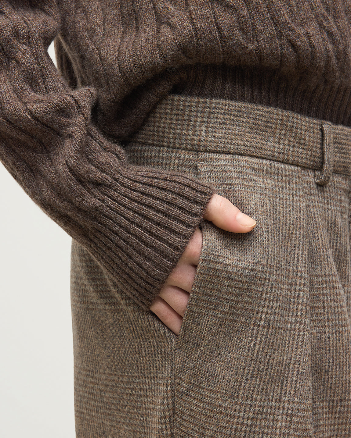 Johnstons of Elgin - Macara Natural Pleated Trousers