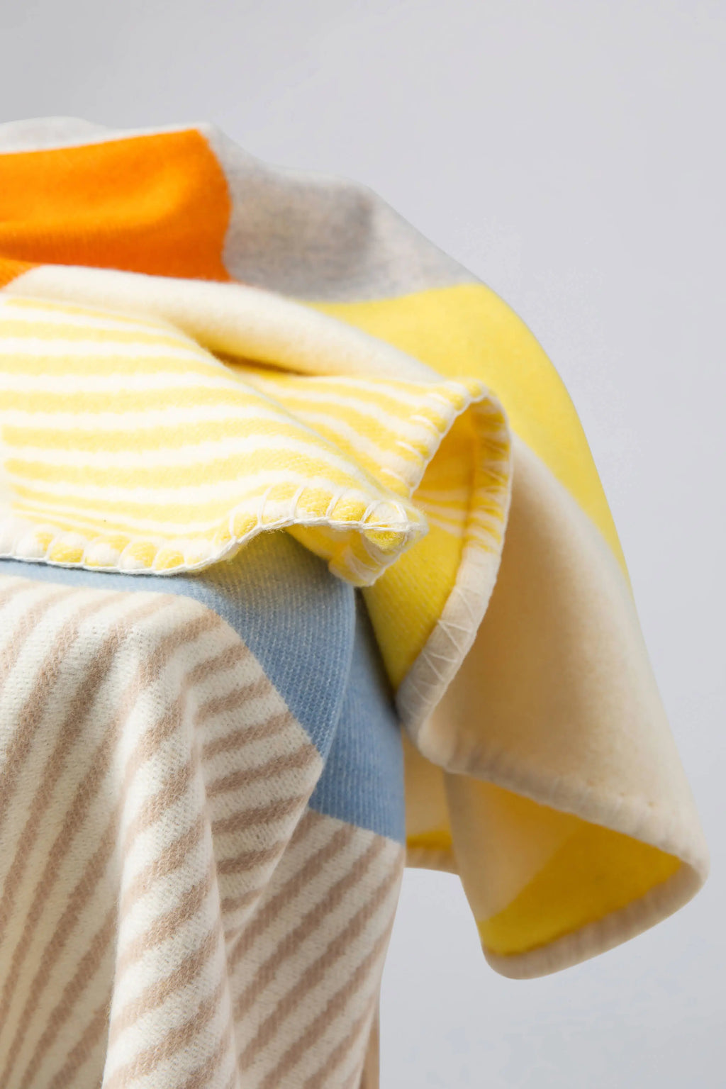 Johnstons of Elgin - Children's Blanket in Playful Shapes