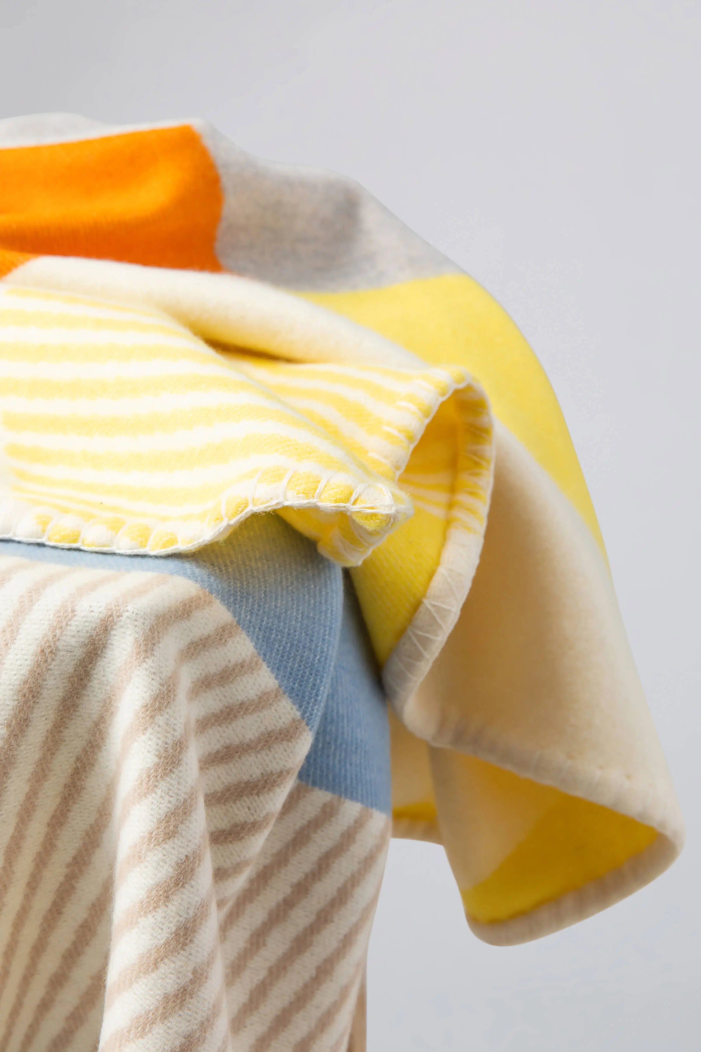 Johnstons of Elgin - Children's Blanket in Playful Shapes