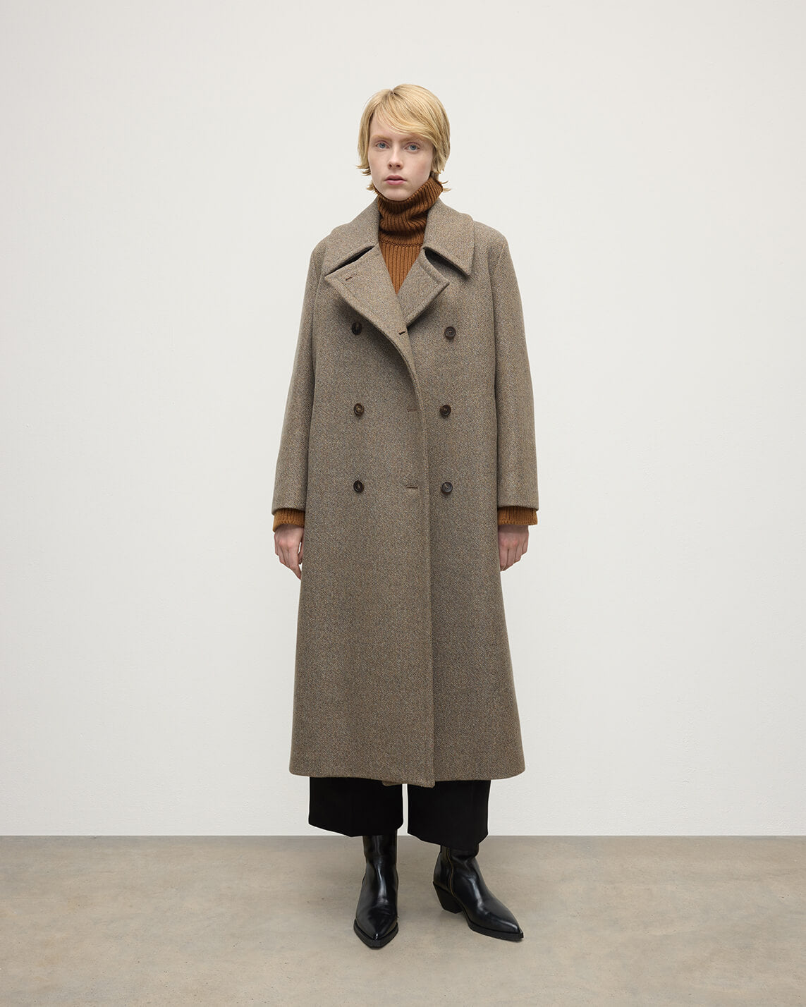 Johnstons of Elgin - The Great Coat in Brown