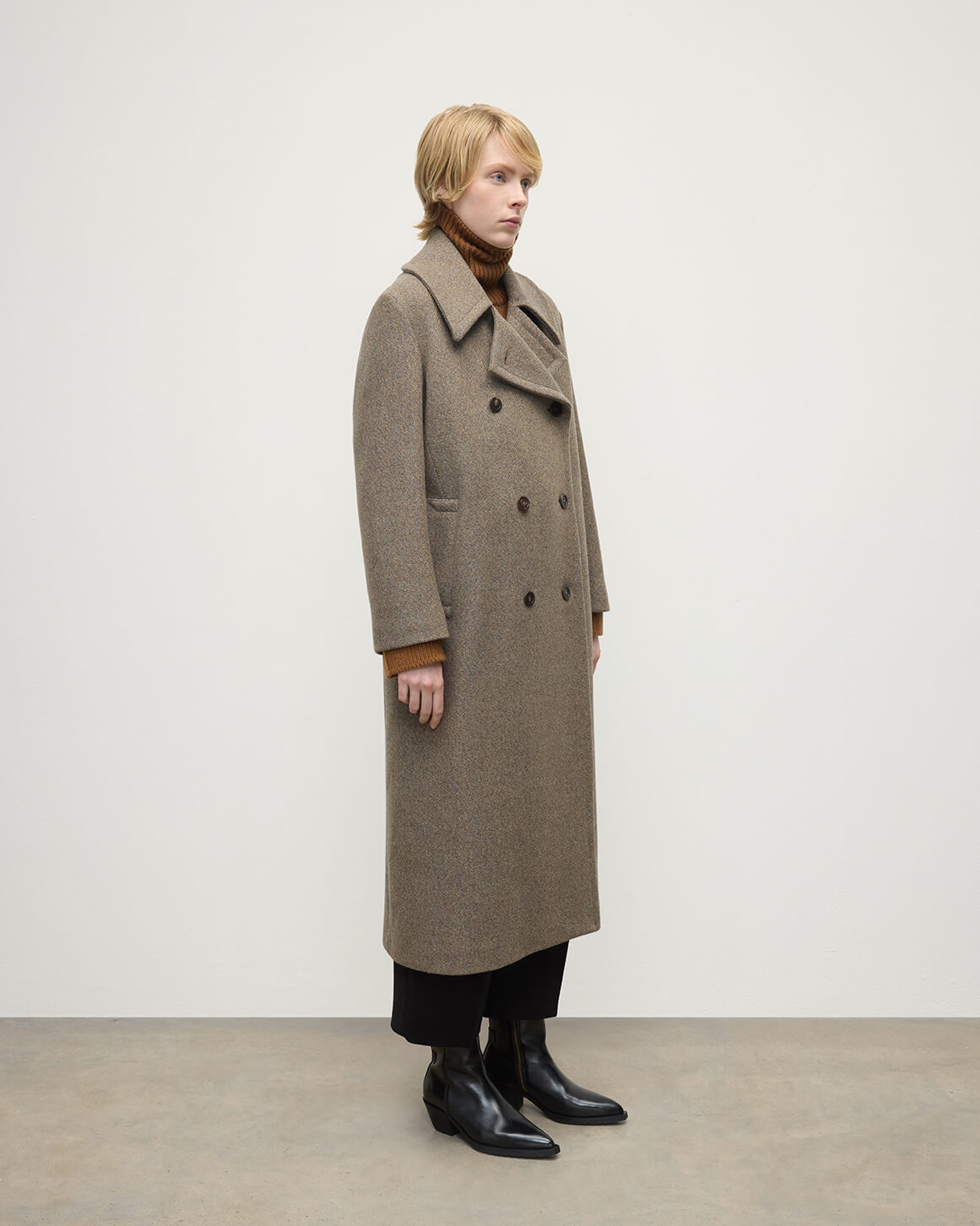 Johnstons of Elgin - The Great Coat in Brown