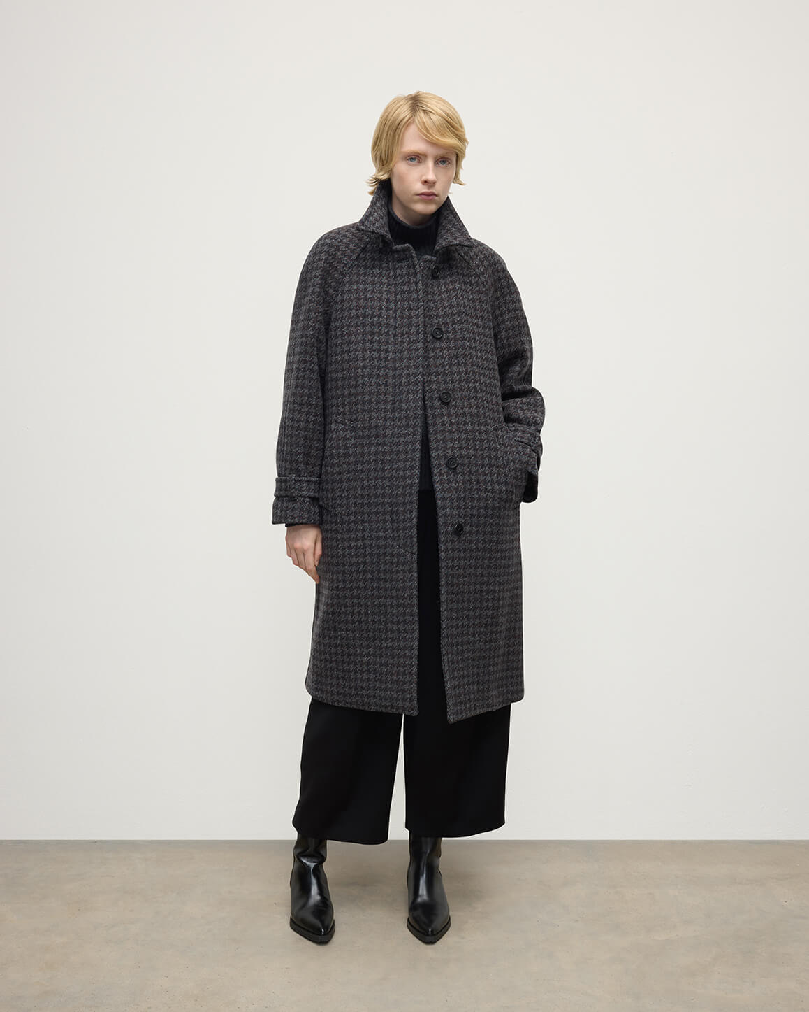 Johnstons of Elgin - Women's Balmacaan Coat | Shale Houndstooth