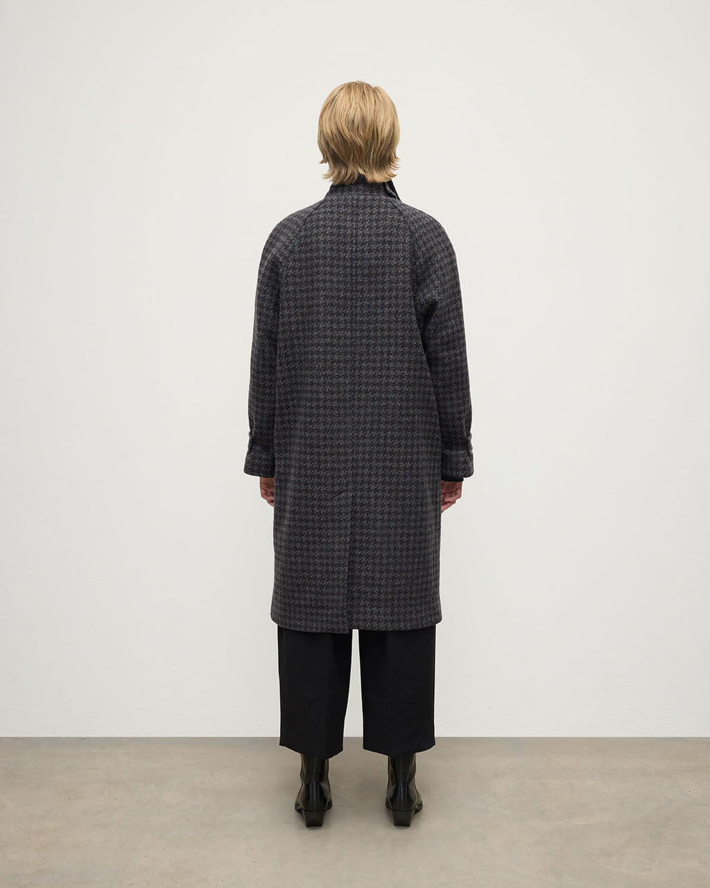 Johnstons of Elgin - Women's Balmacaan Coat | Shale Houndstooth