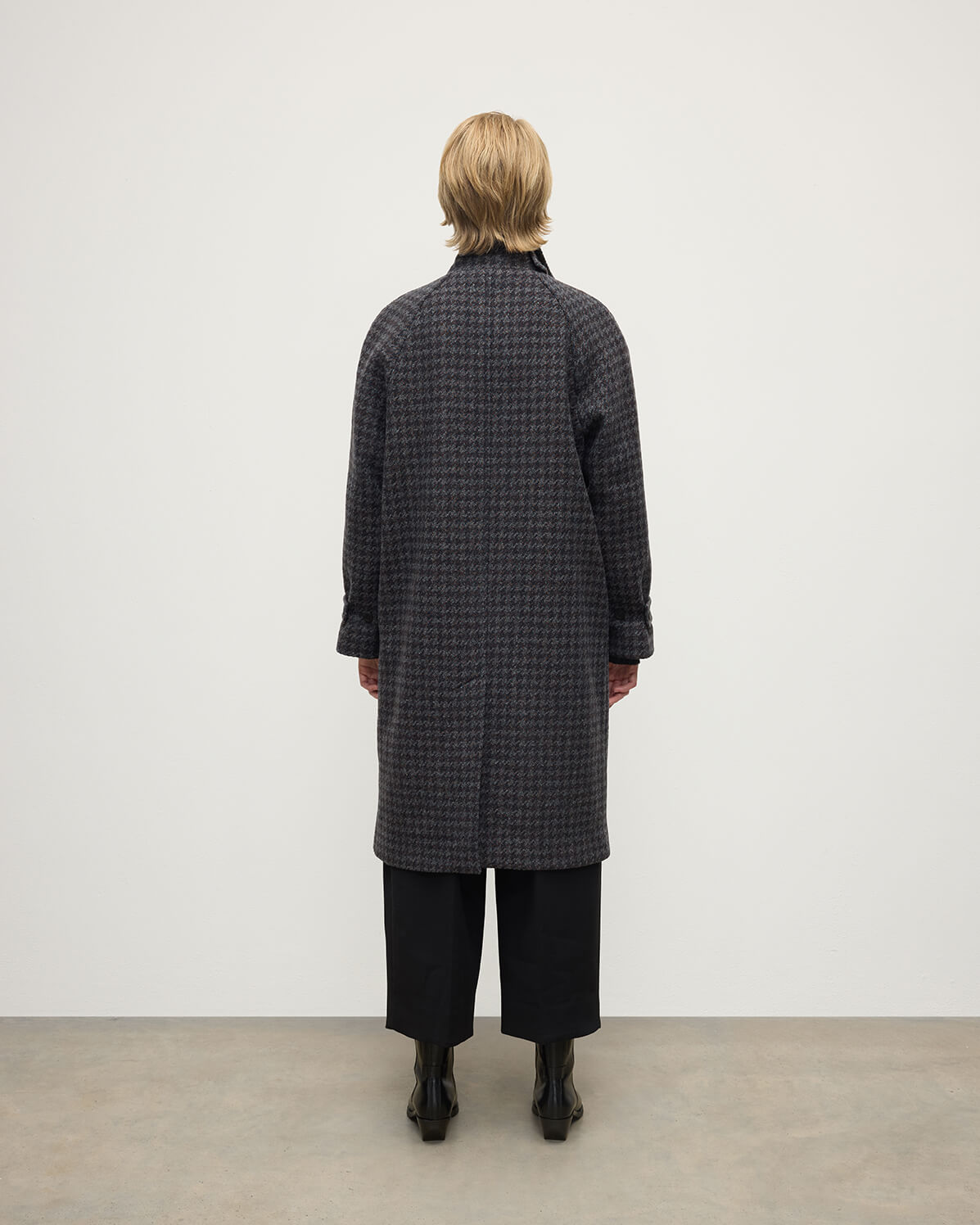 Johnstons of Elgin - Women's Balmacaan Coat | Shale Houndstooth