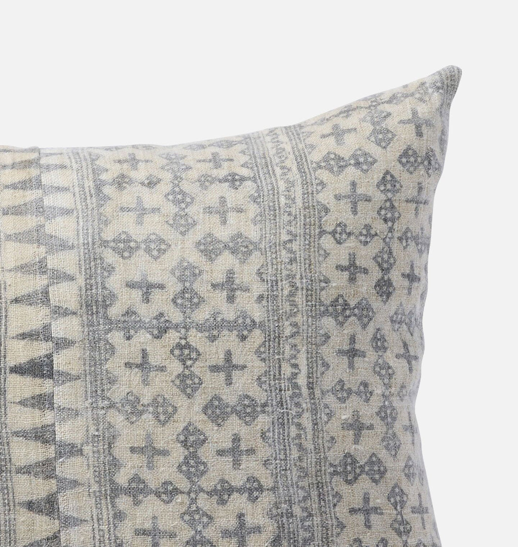 Amber Interiors - Vintage Pillow P.XXVI.LX 19" x 23"