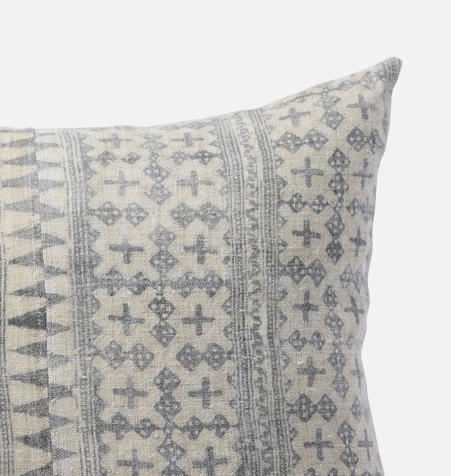 Amber Interiors - Vintage Pillow P.XXVI.LX 19" x 23"