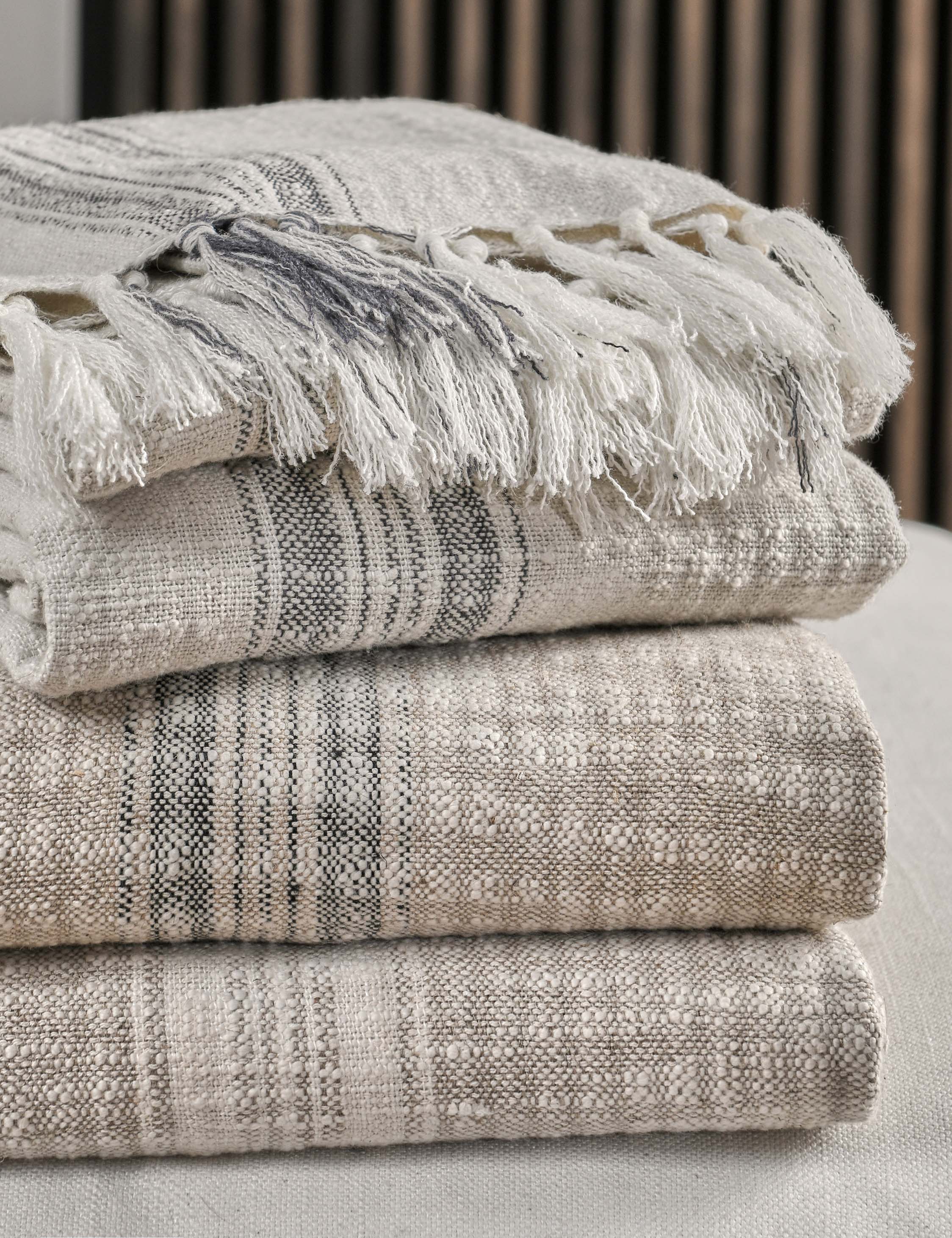 Lulu and Georgia - Ambar Throw