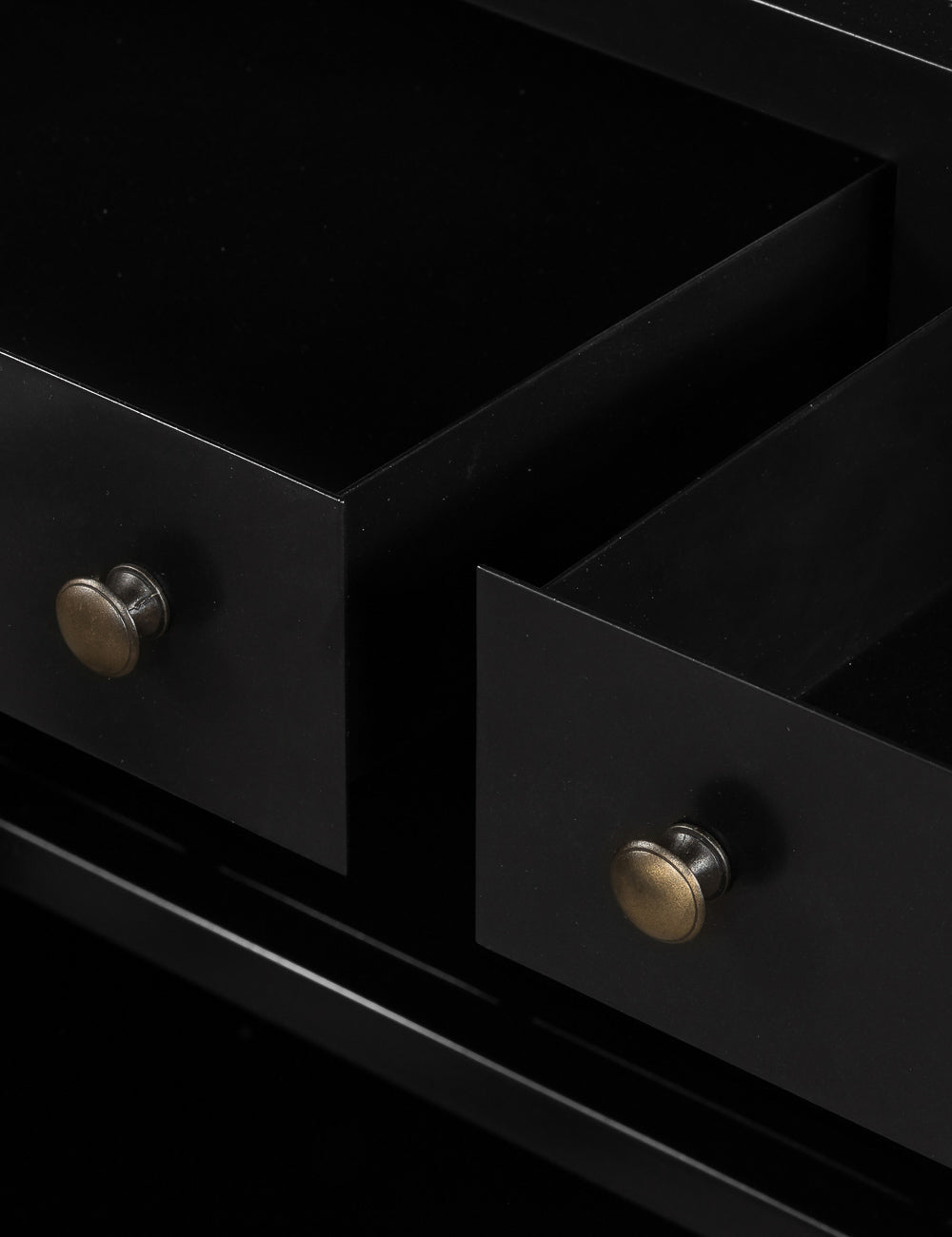 Lulu and Georgia - Malcom Media Console