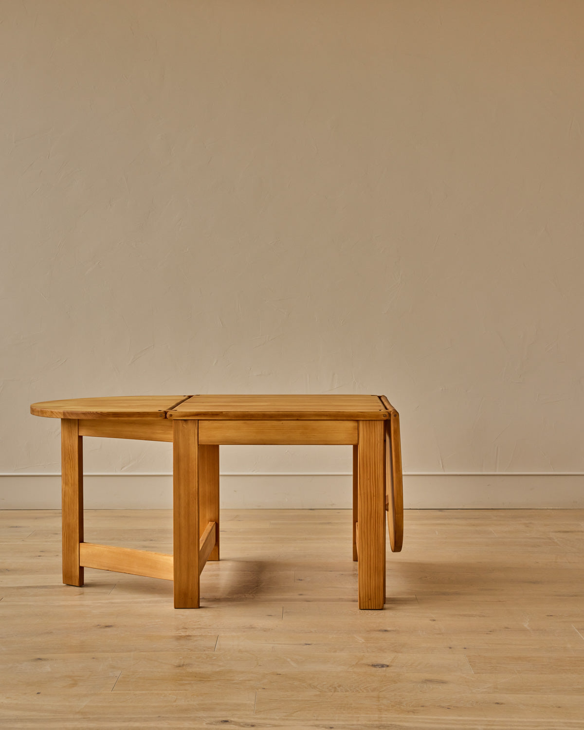 Lostine - 1980s French Pinewood Dining Table