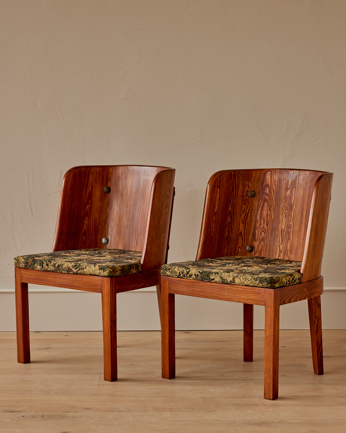 Lostine - Pair of Lovö Chairs by Axel Einar Hjorth