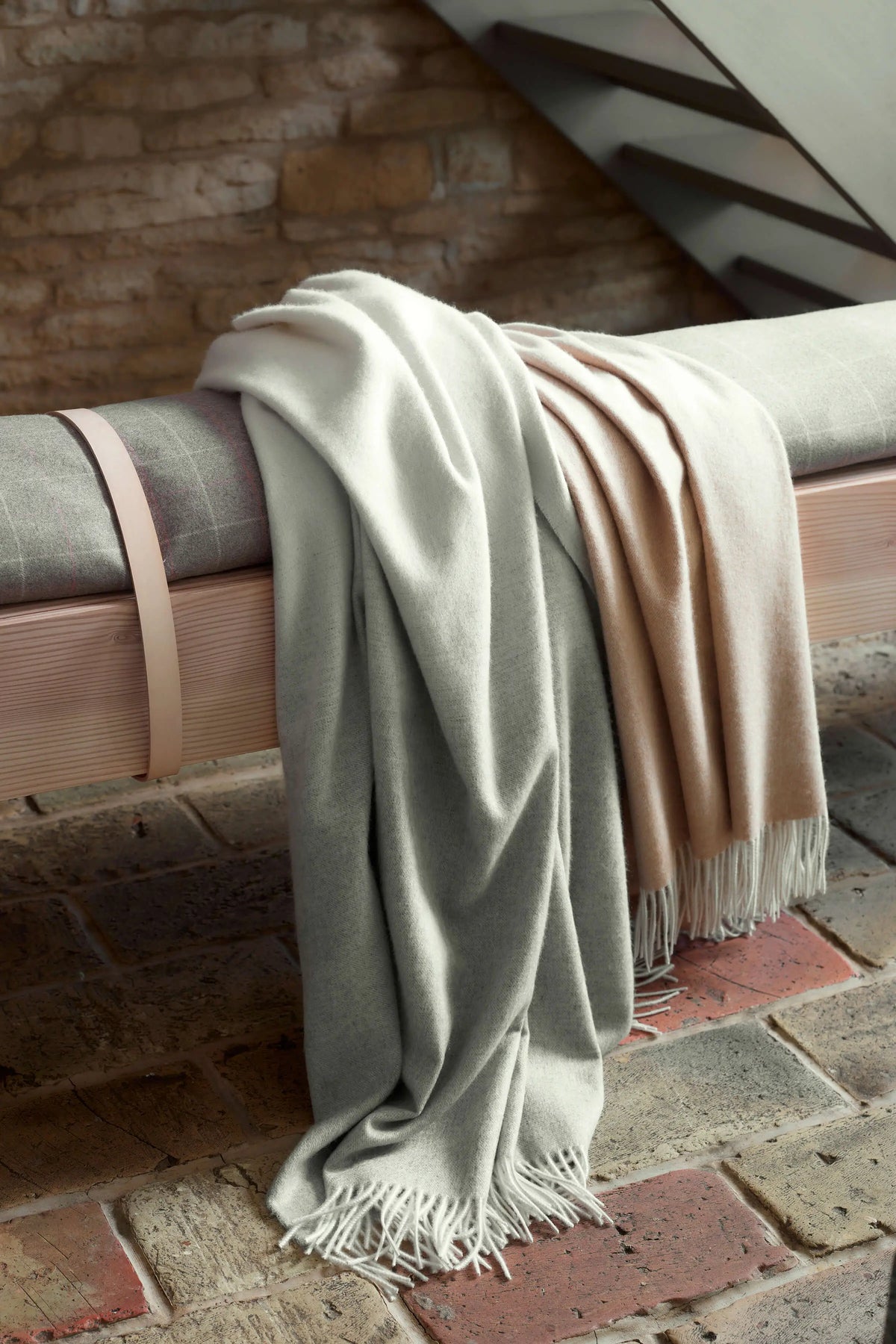 Johnstons of Elgin - Ombré Camel Cashmere Throw
