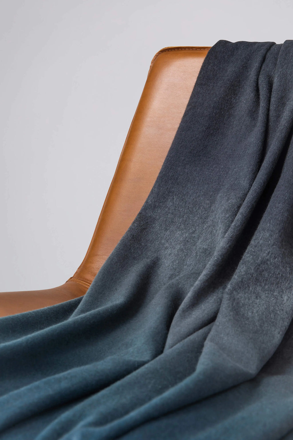 Johnstons of Elgin - Ombré Black Cashmere Throw