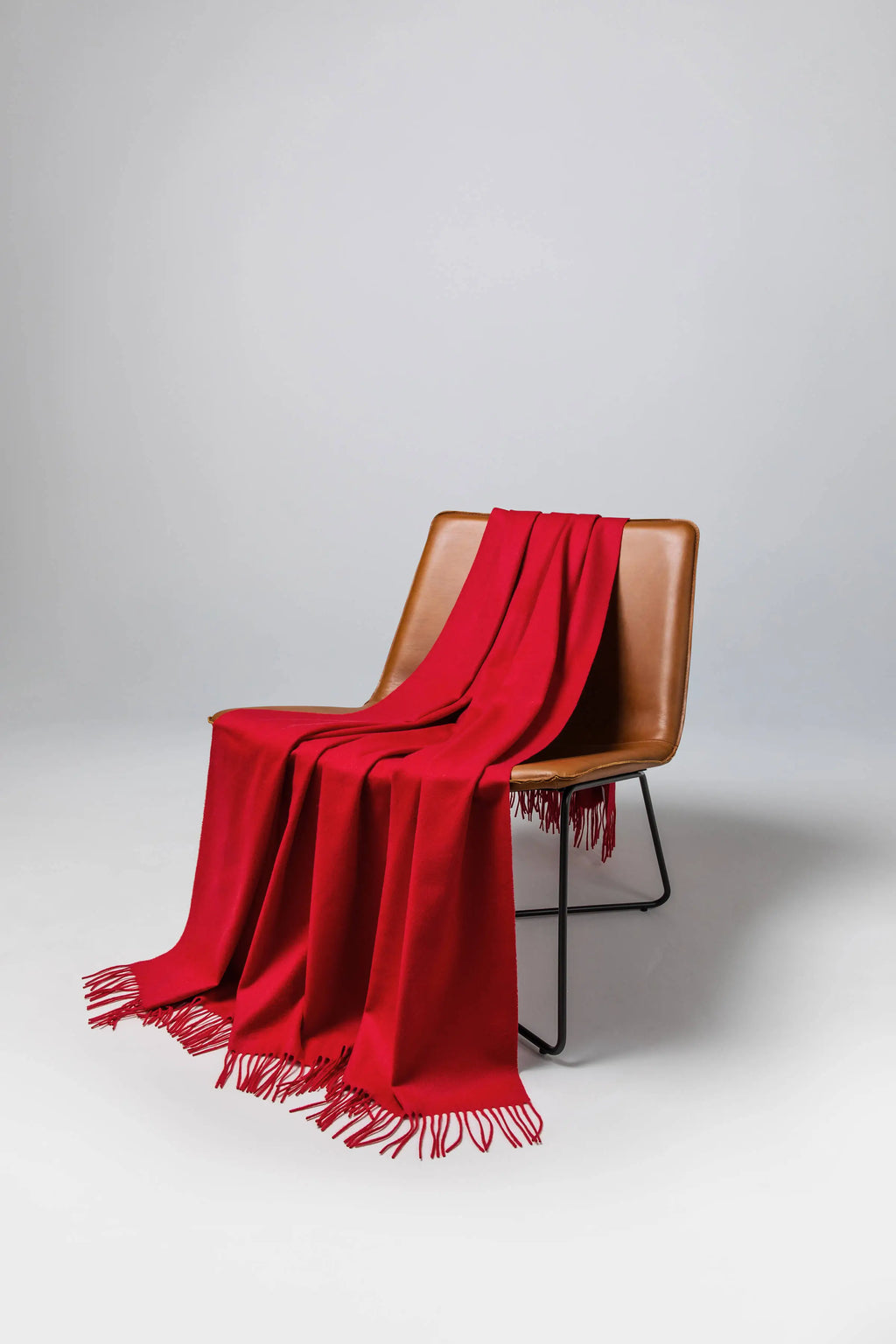 Johnstons of Elgin - Plain Cashmere Throw in Classic Red
