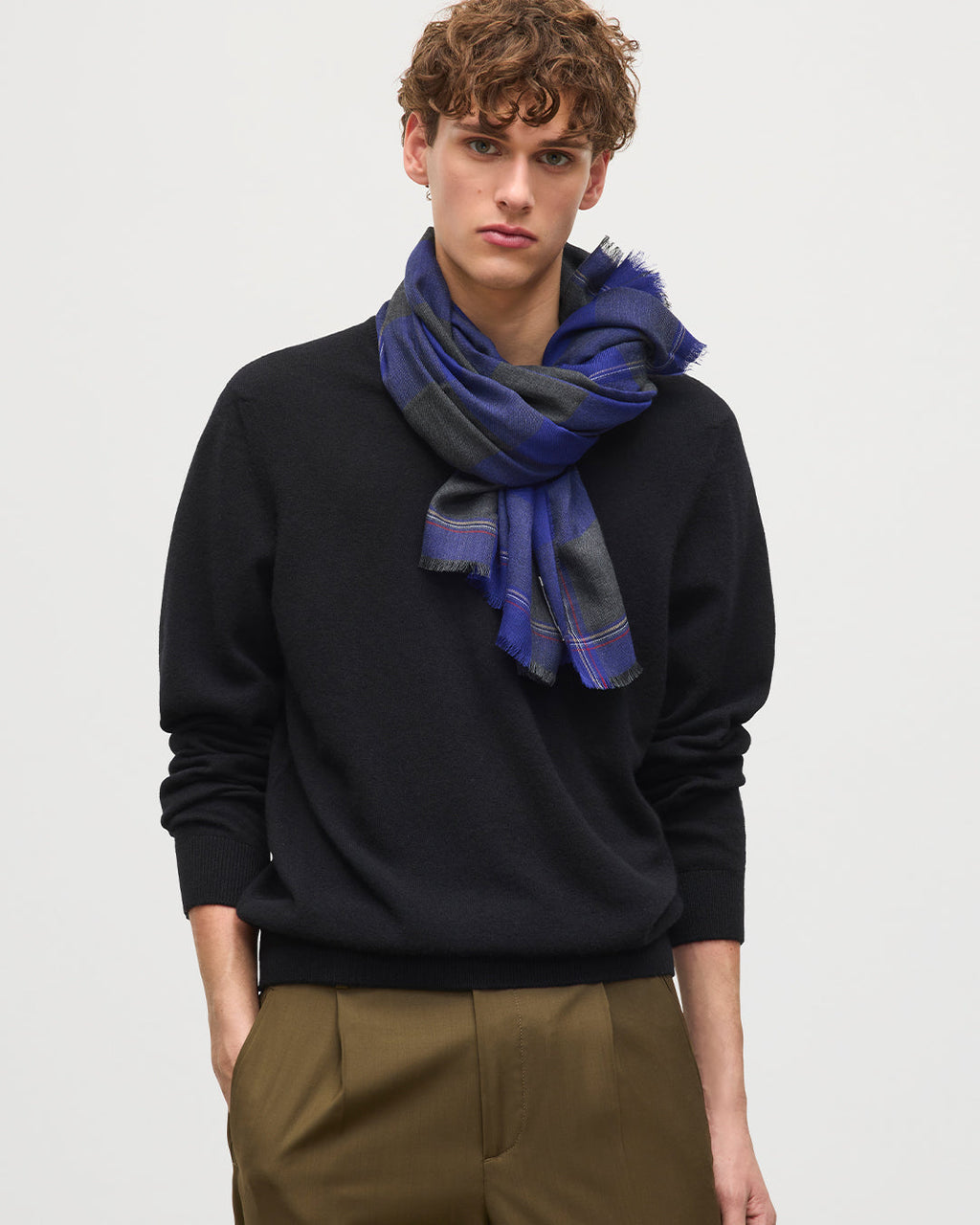 Johnstons of Elgin - Carnbee Large Gingham Navy Cashmere Scarf