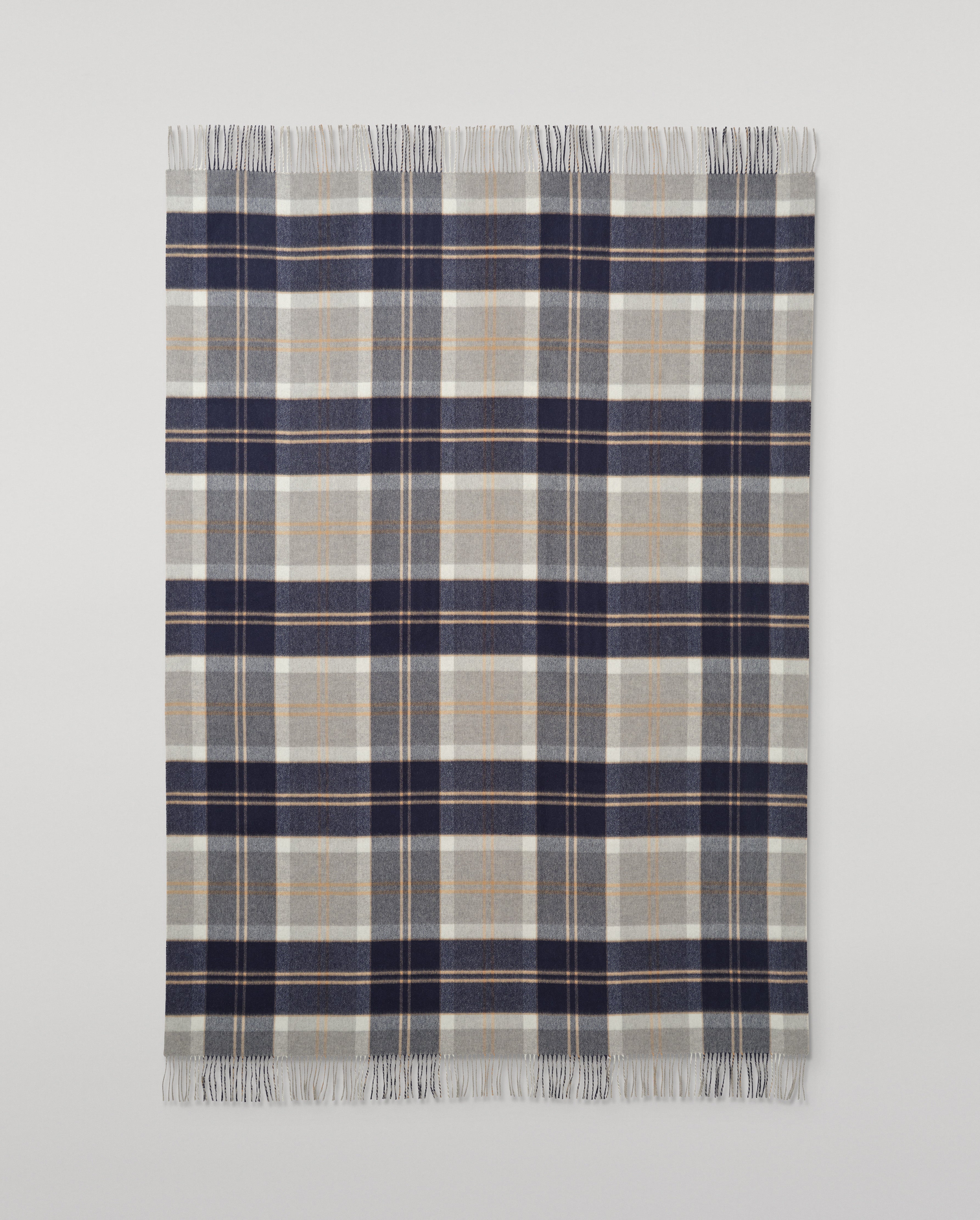 Johnstons of Elgin - Recycled Cashmere Throw in Silver Bannockbane