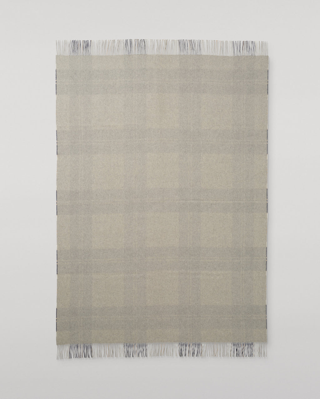 Johnstons of Elgin - Recycled Cashmere Throw in Silver Bannockbane