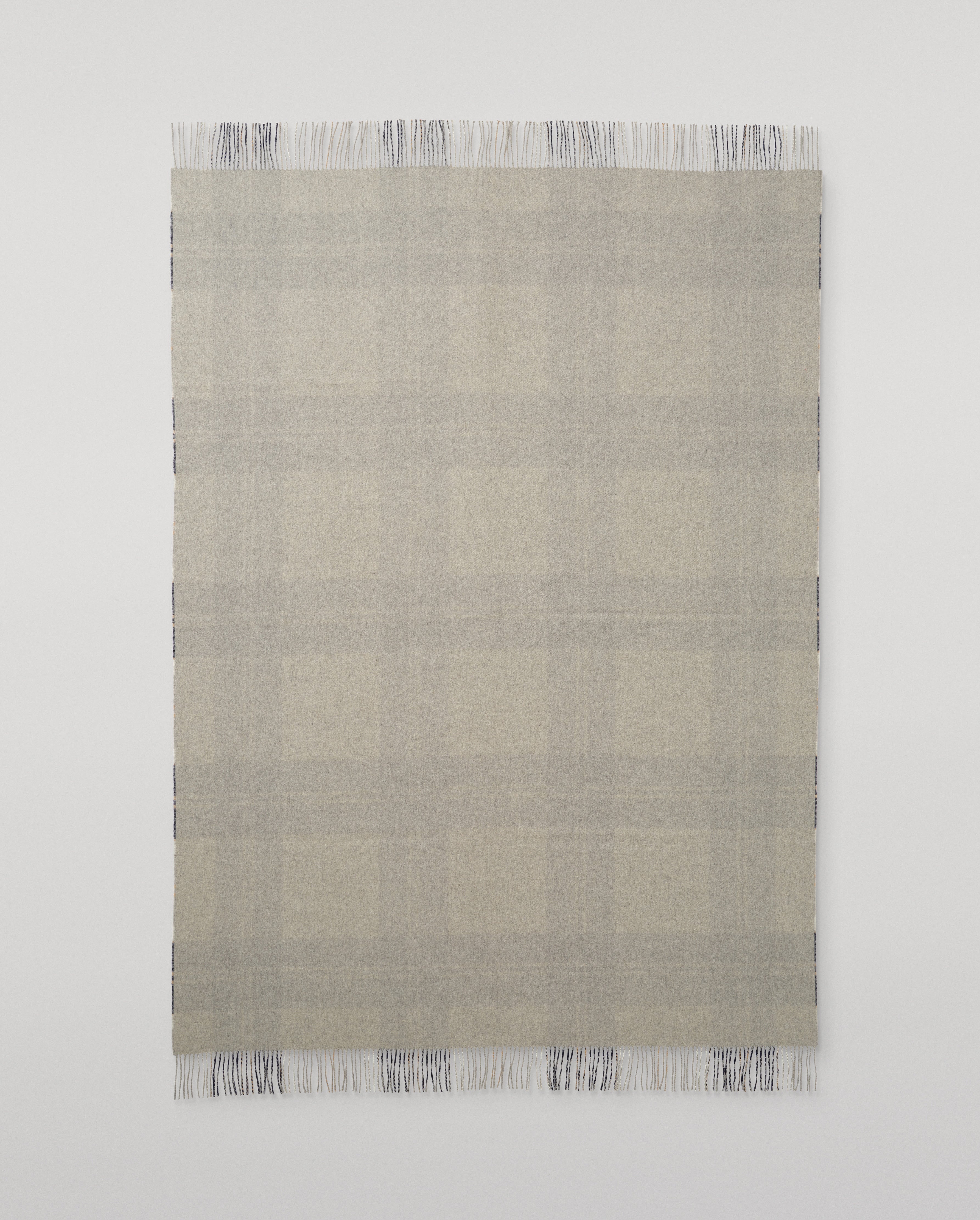 Johnstons of Elgin - Recycled Cashmere Throw in Silver Bannockbane