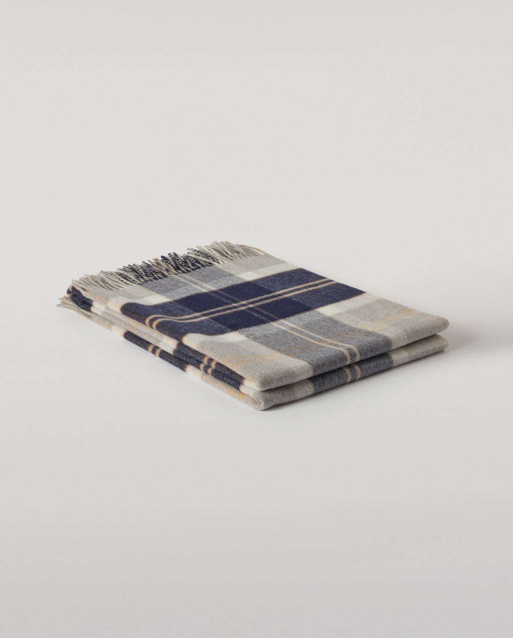 Johnstons of Elgin - Recycled Cashmere Throw in Silver Bannockbane