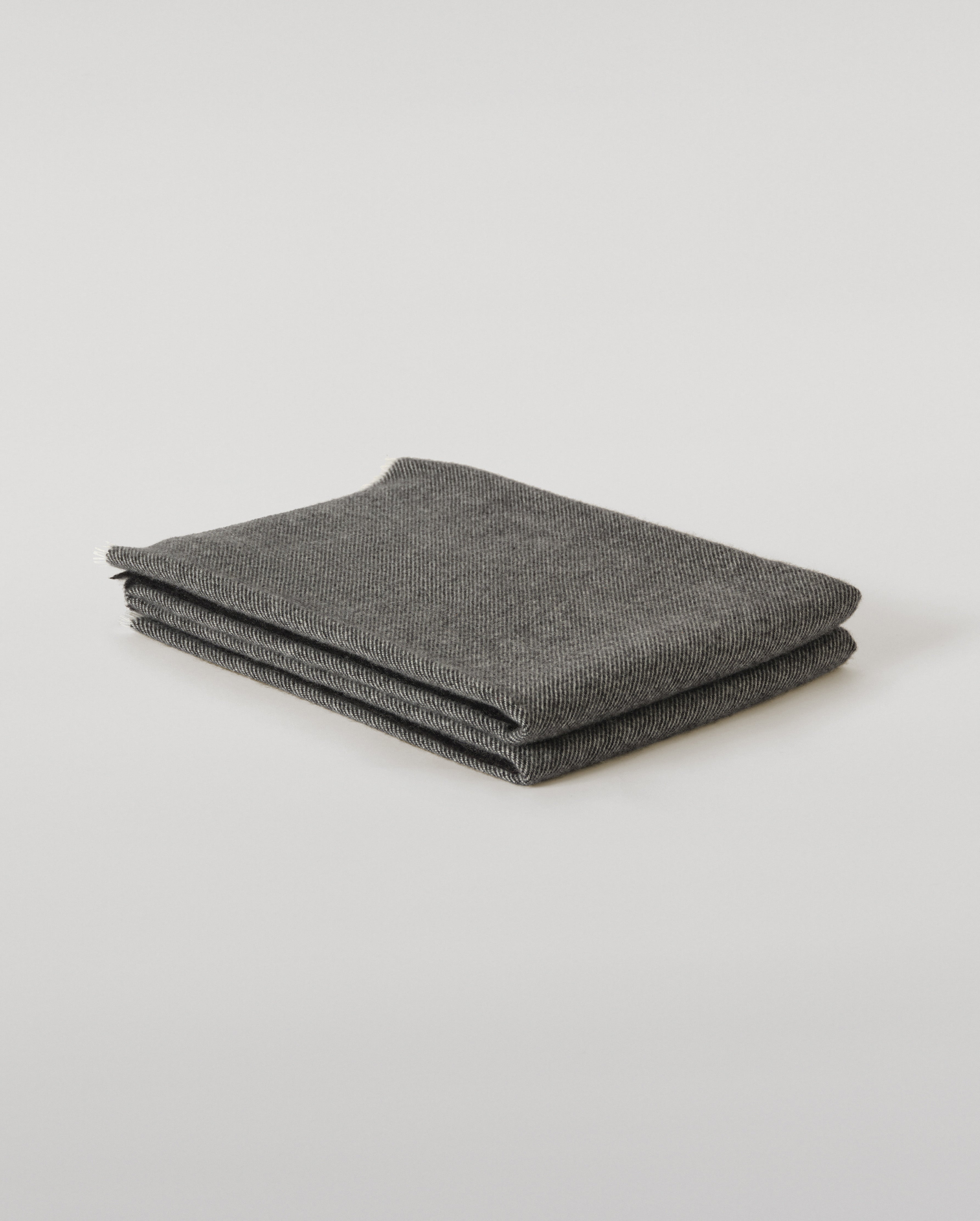 Johnstons of Elgin - Mountain Twill Black & White Cashmere Throw