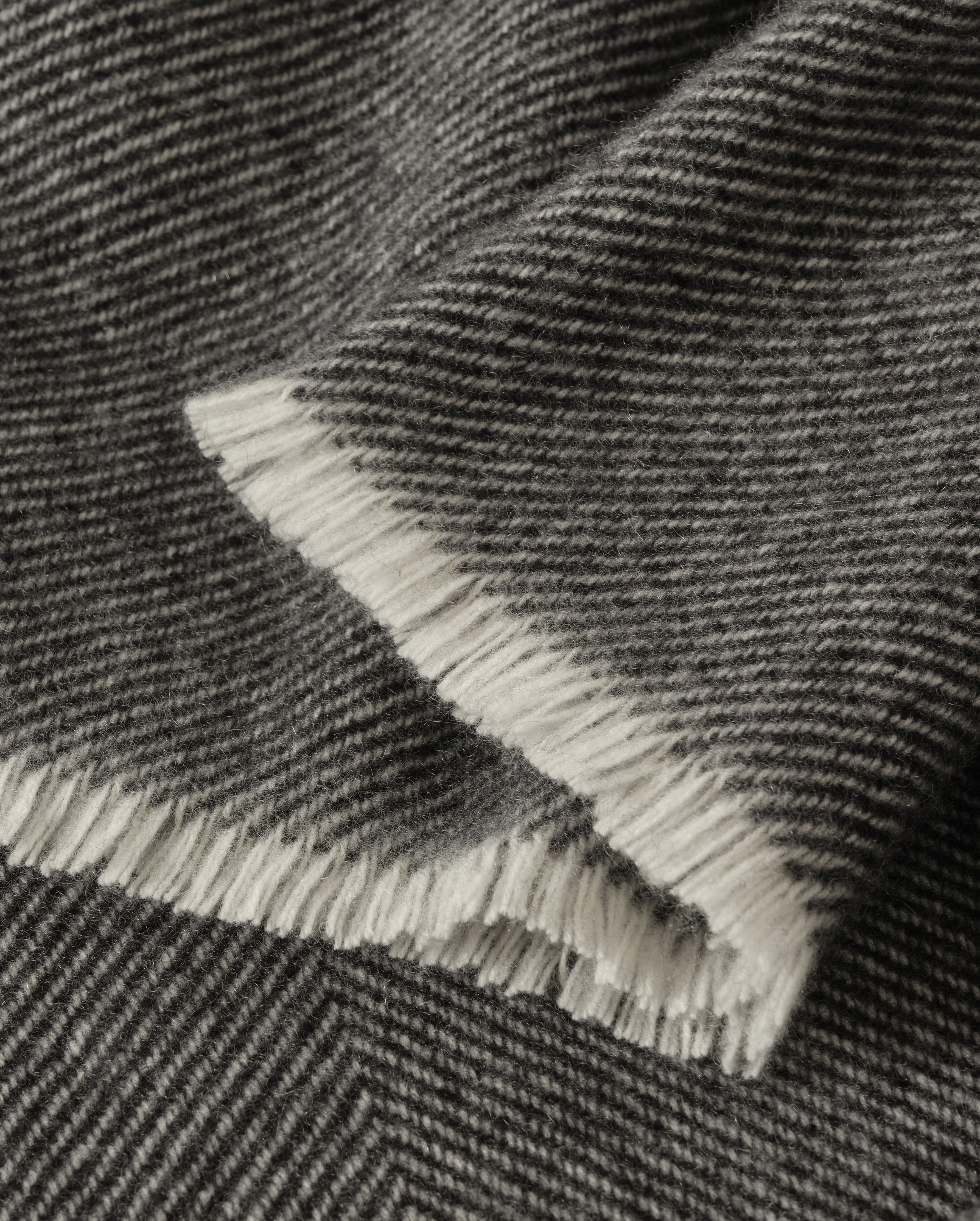 Johnstons of Elgin - Mountain Twill Black & White Cashmere Throw