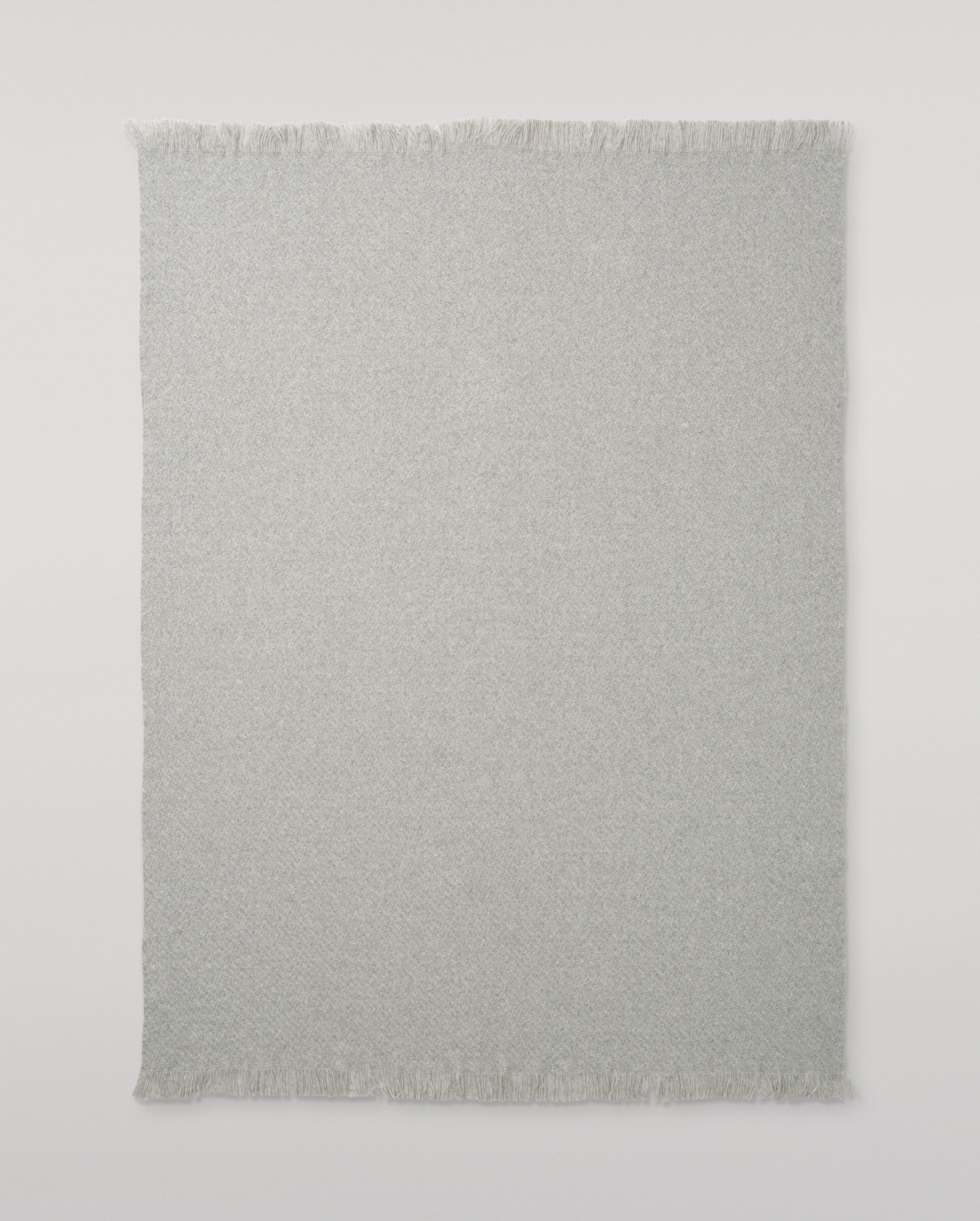 Johnstons of Elgin - Yarrow Light Grey Cashmere Throw