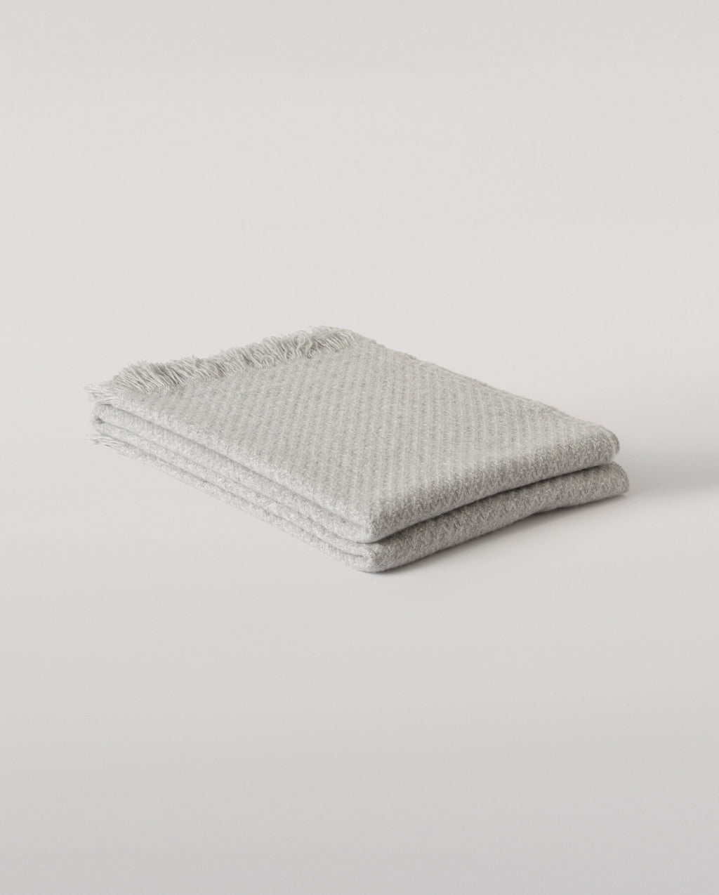 Johnstons of Elgin - Yarrow Light Grey Cashmere Throw