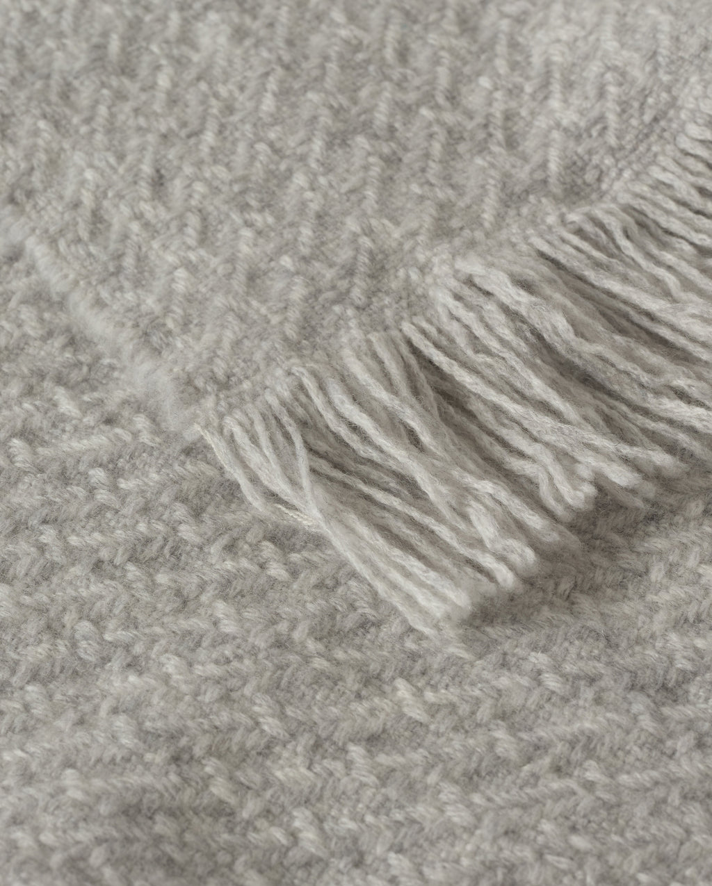 Johnstons of Elgin - Yarrow Light Grey Cashmere Throw