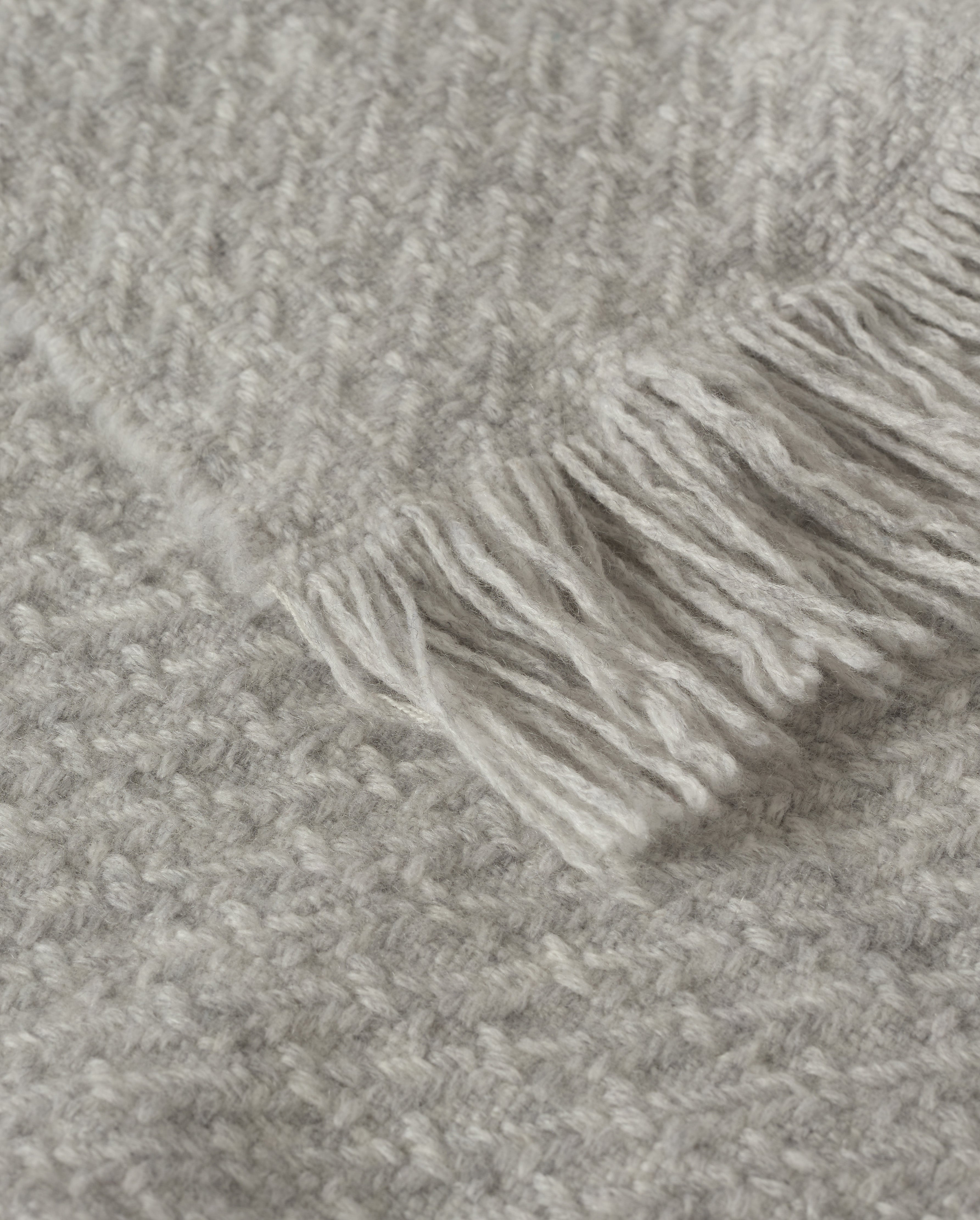 Johnstons of Elgin - Yarrow Light Grey Cashmere Throw