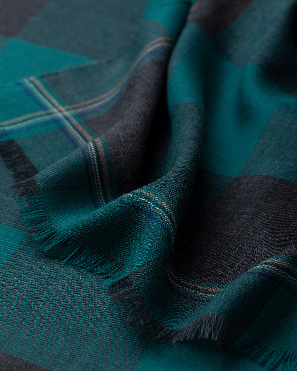 Johnstons of Elgin - Carnbee Large Gingham Green Cashmere Scarf