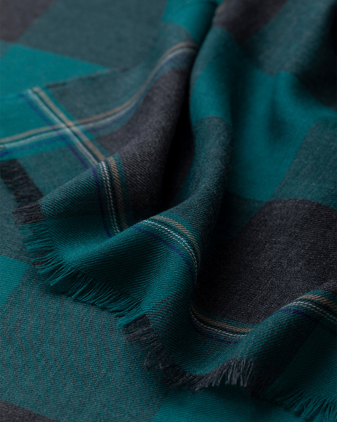 Johnstons of Elgin - Carnbee Large Gingham Green Cashmere Scarf