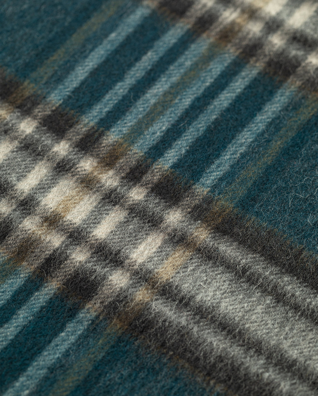 Johnstons of Elgin - Doune Bottle Green Cashmere Scarf