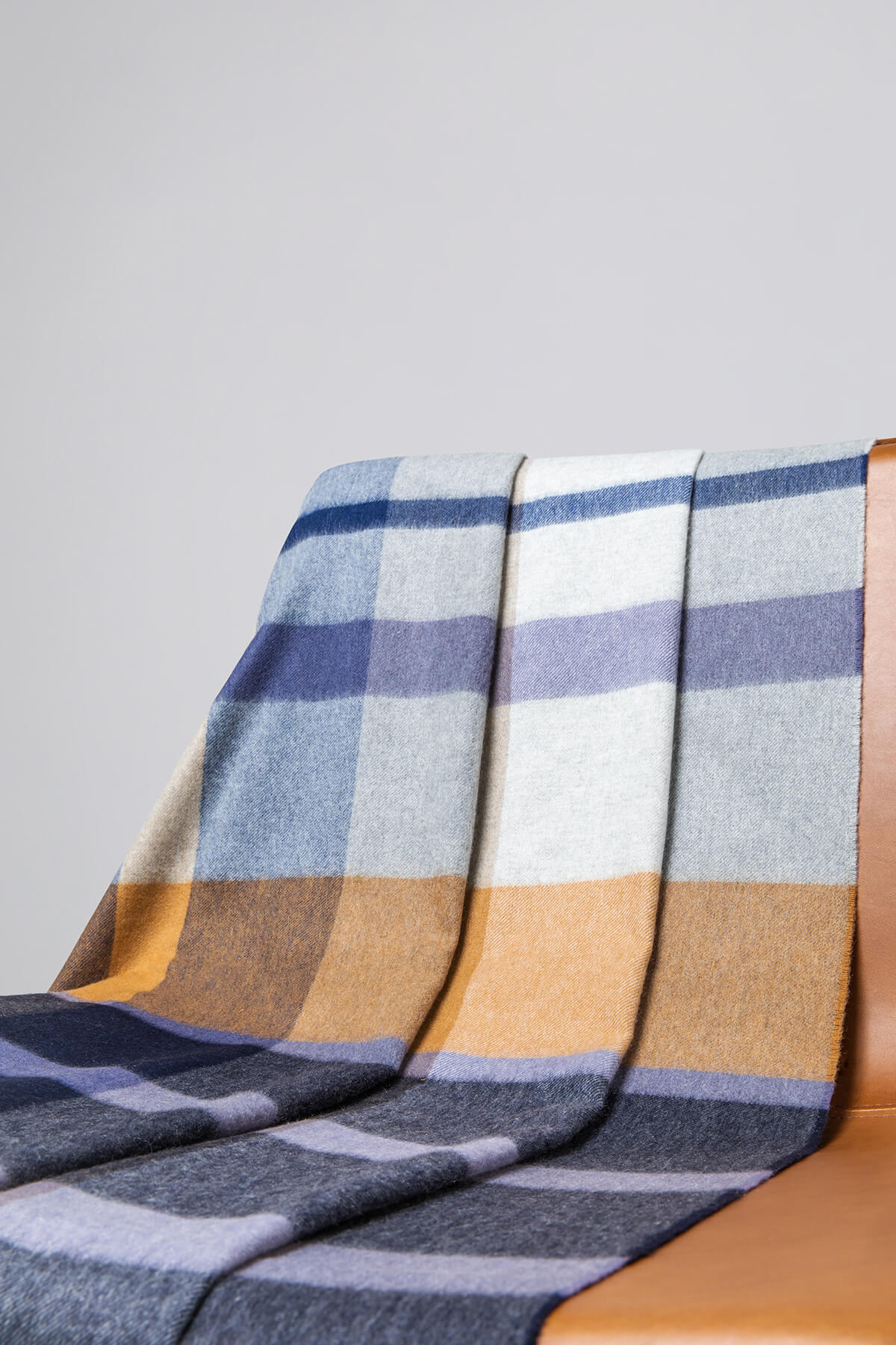 Johnstons of Elgin - Plain Cashmere Throw in House Check