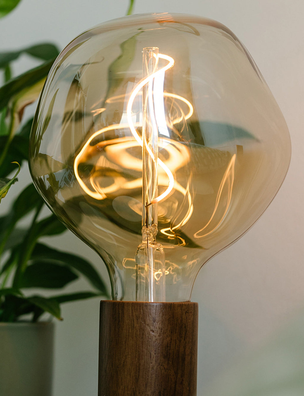Lulu and Georgia - Knuckle Table Lamp with Voronoi I by Tala