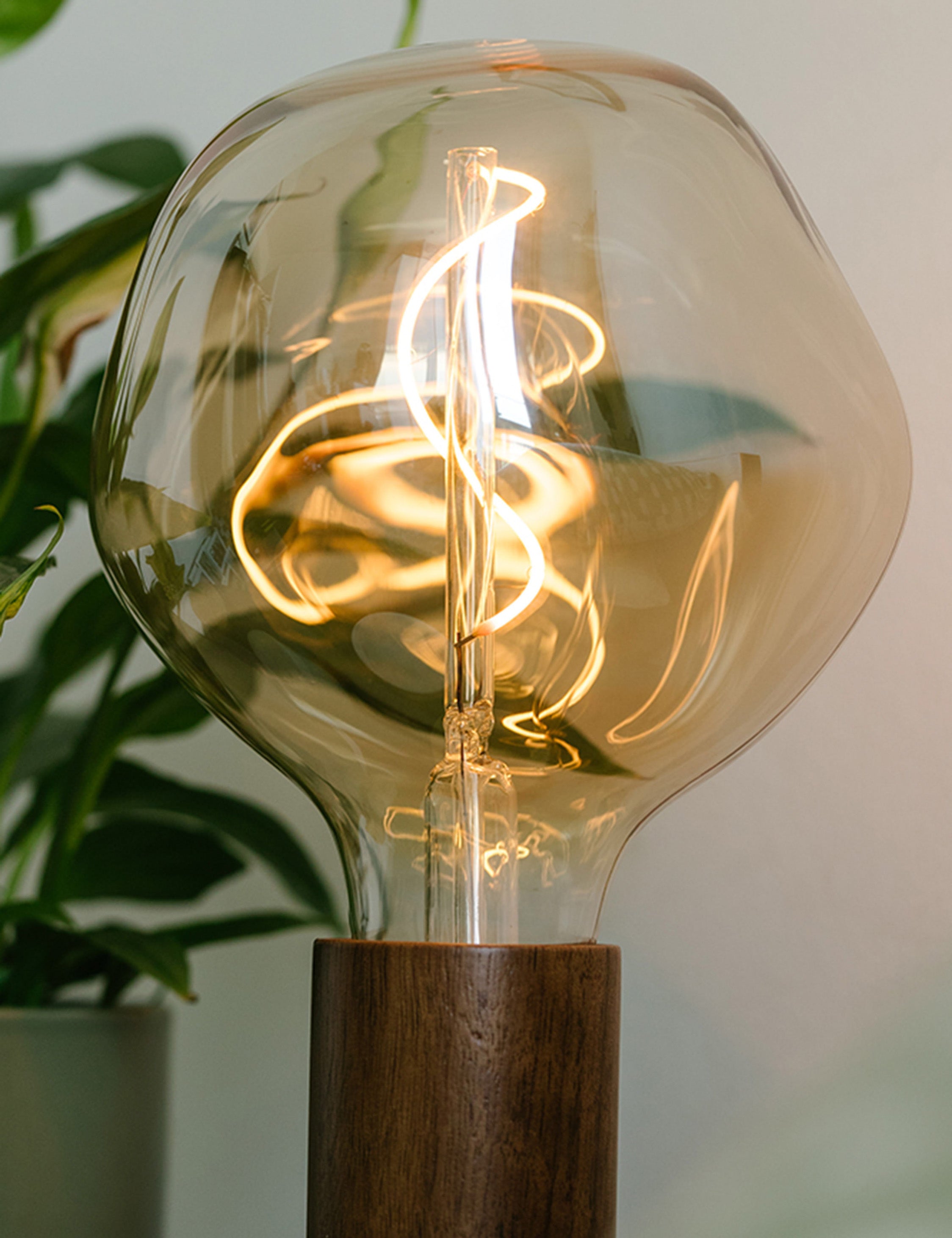 Lulu and Georgia - Knuckle Table Lamp with Voronoi I by Tala