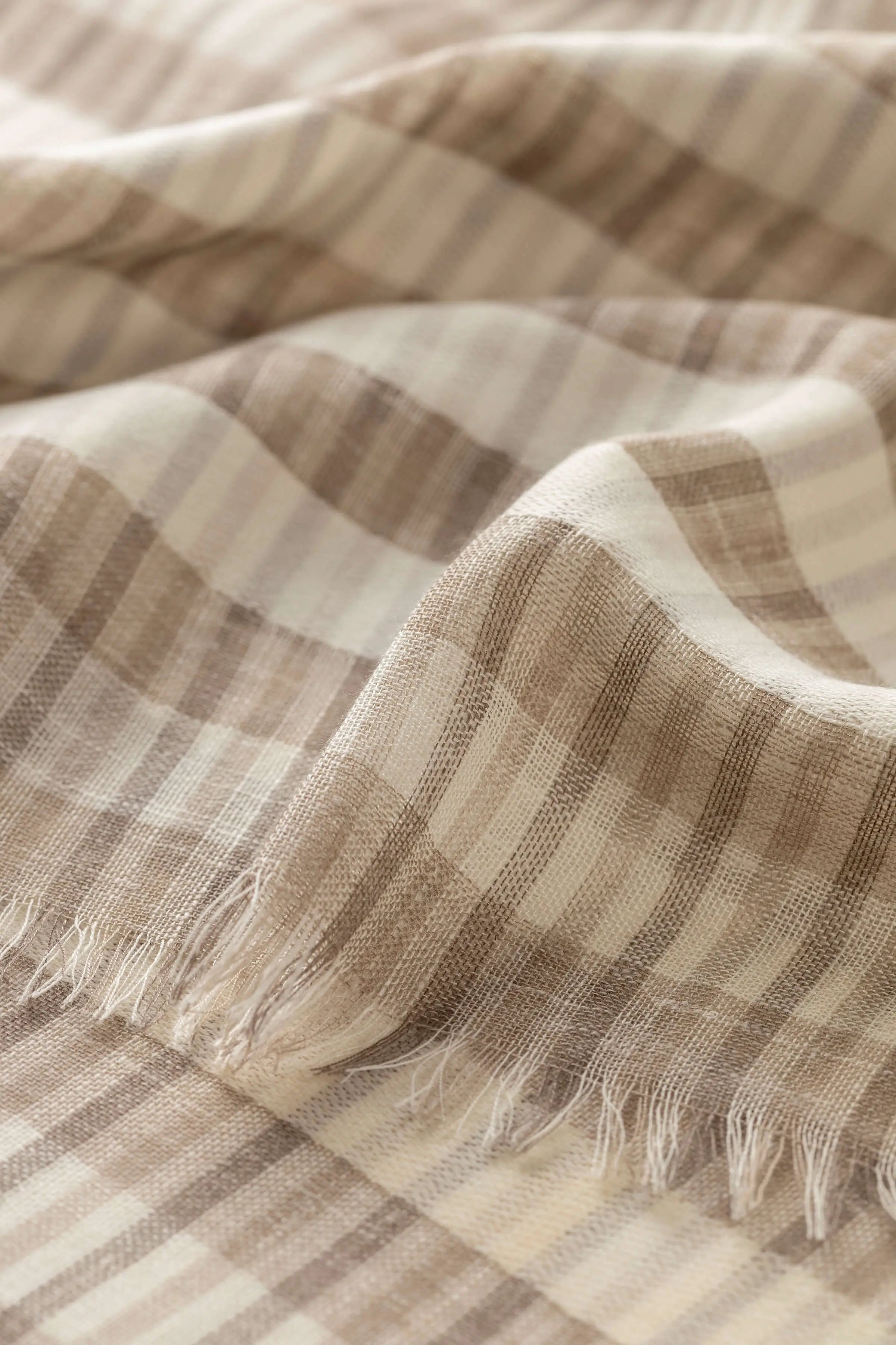Johnstons of Elgin - Tipped Stripe Natural Lightweight Scarf