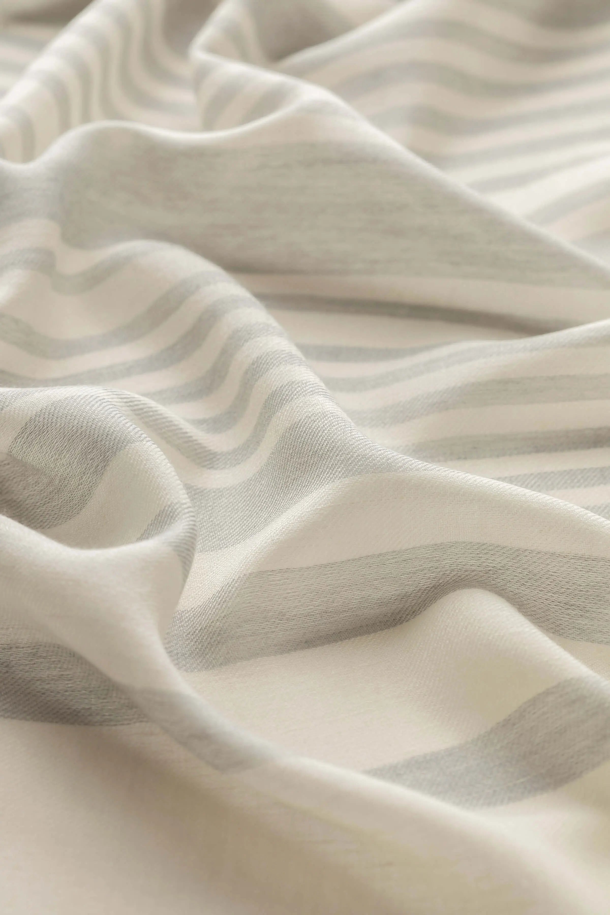 Johnstons of Elgin - Tissue Stripe Pareo