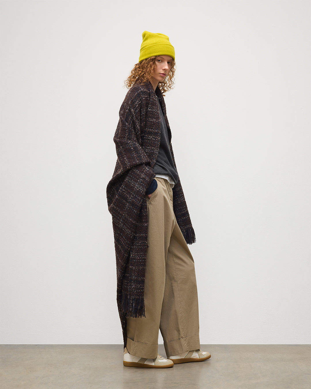 Johnstons of Elgin - Luxury Texture Throw in Peat Brown & Navy