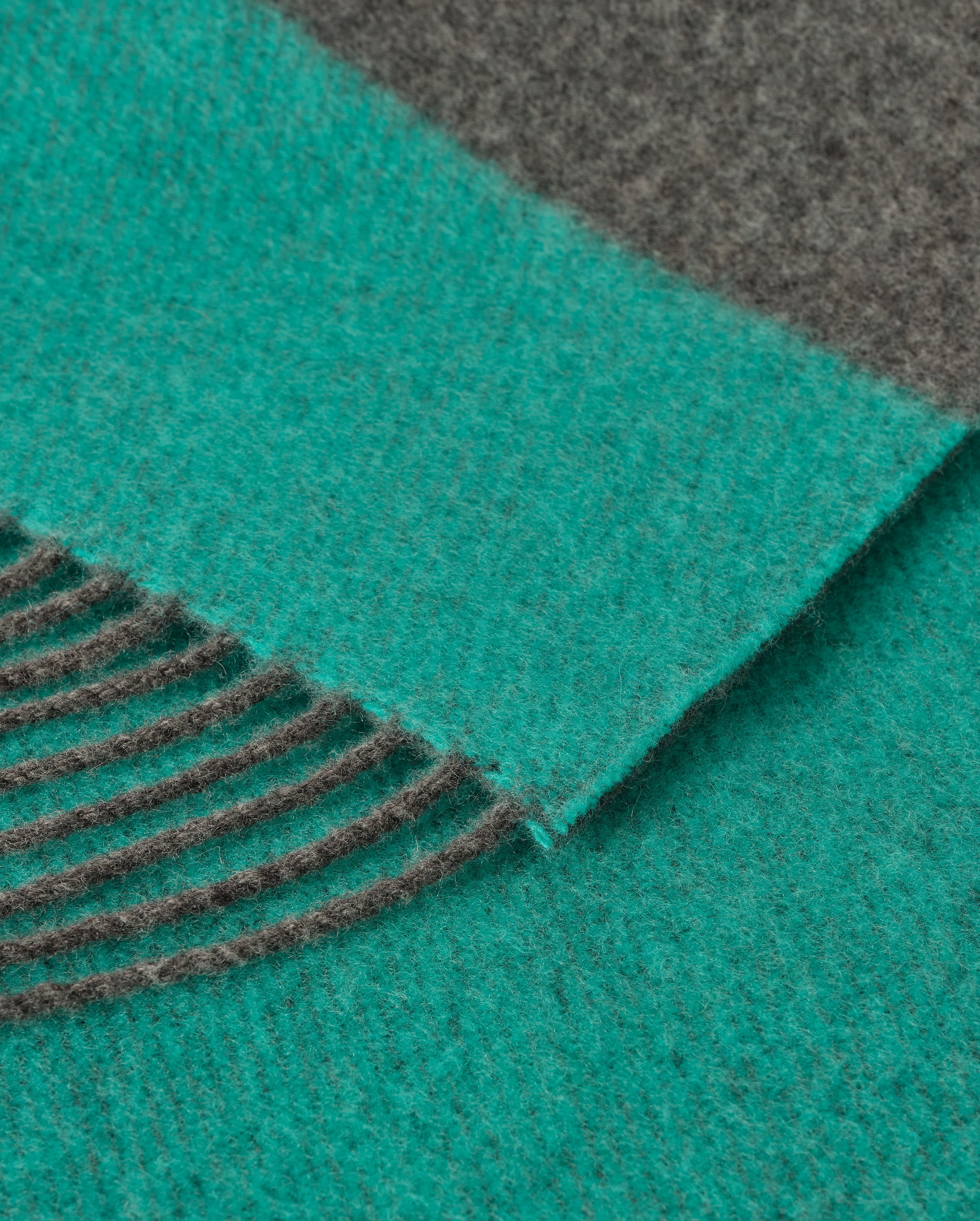 Johnstons of Elgin - Grey & Green Stripe Throw