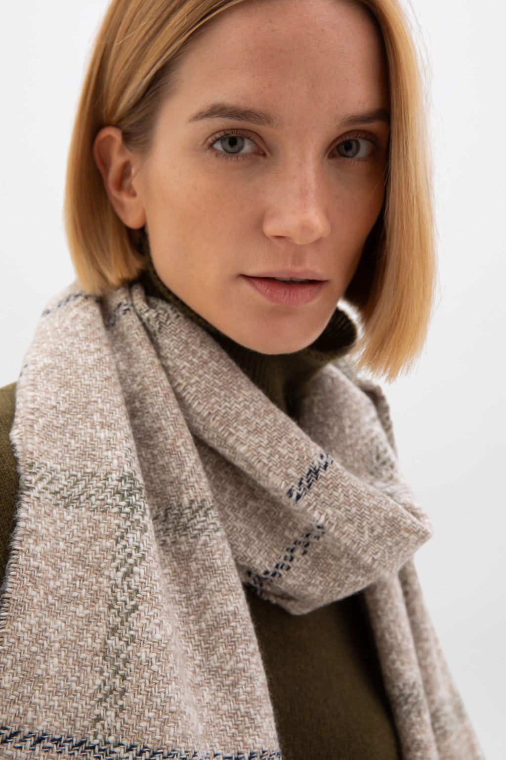 Johnstons of Elgin - Textured Windowpane Scarf