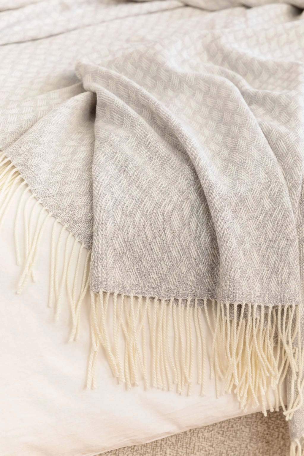 Johnstons of Elgin - Trellis Weave Merino Bed Throw in Silver