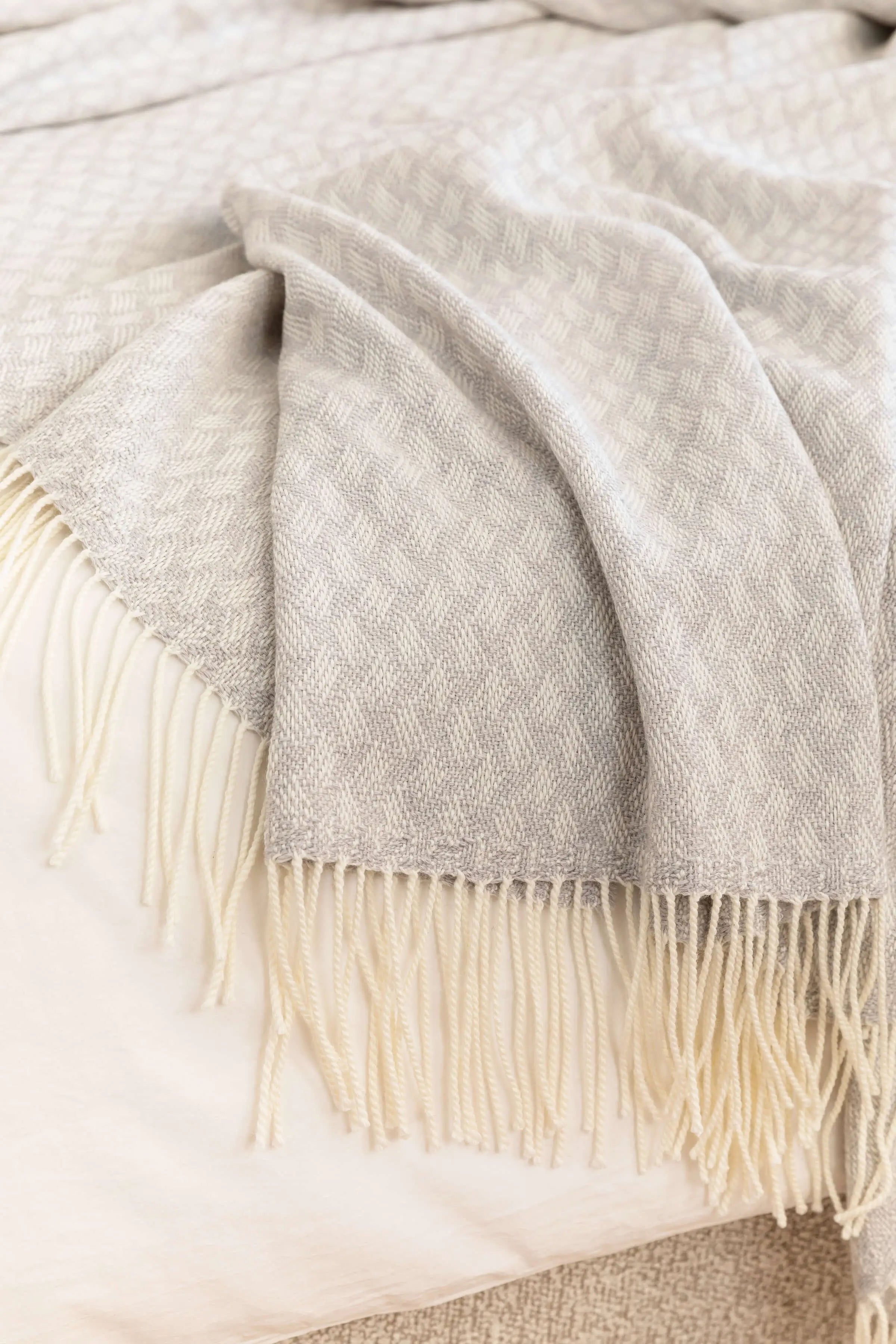 Johnstons of Elgin - Trellis Weave Merino Bed Throw in Silver